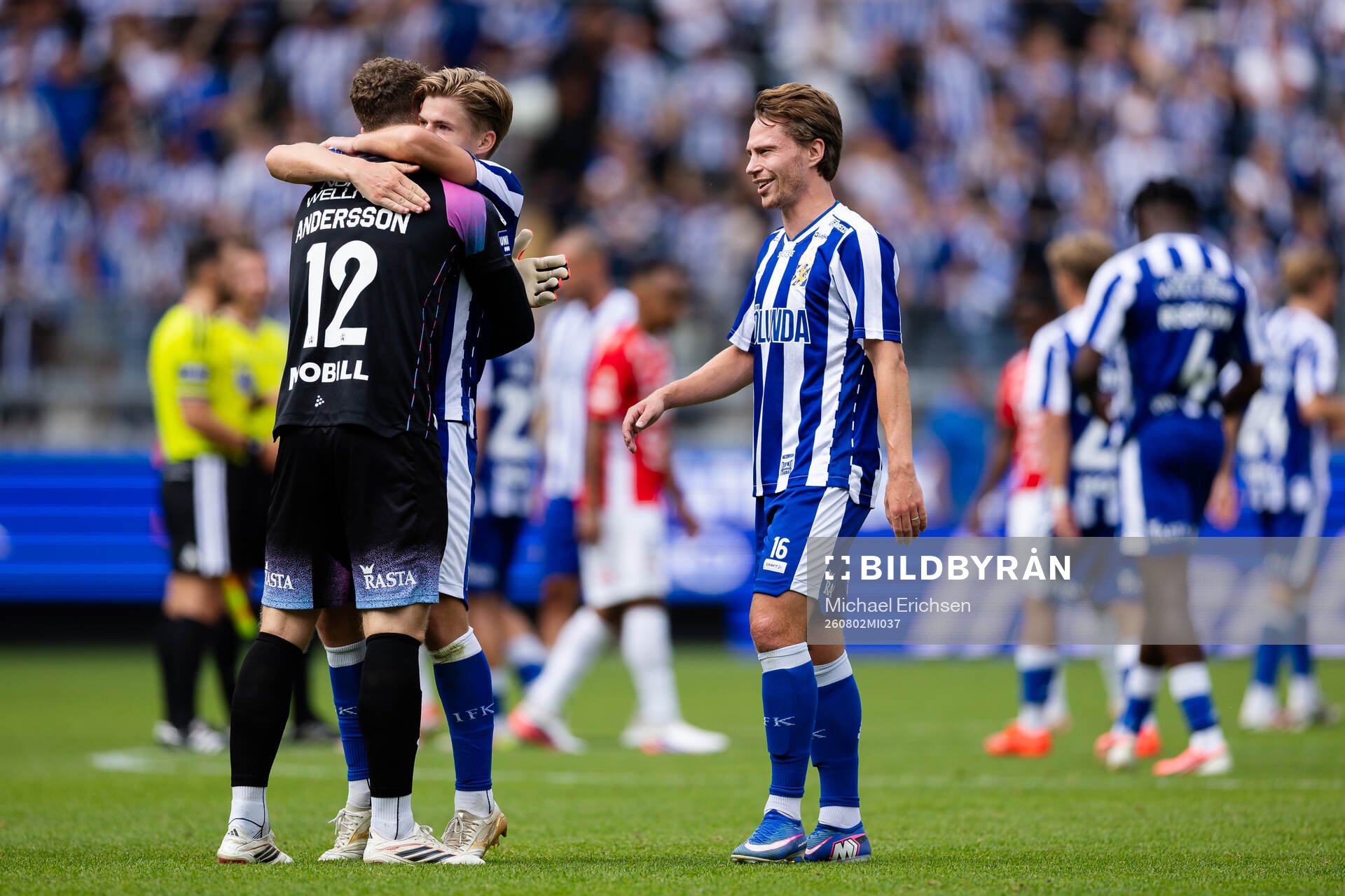 IFK Göteborgs målvakt Viktor Andersson Felix Eriksson och