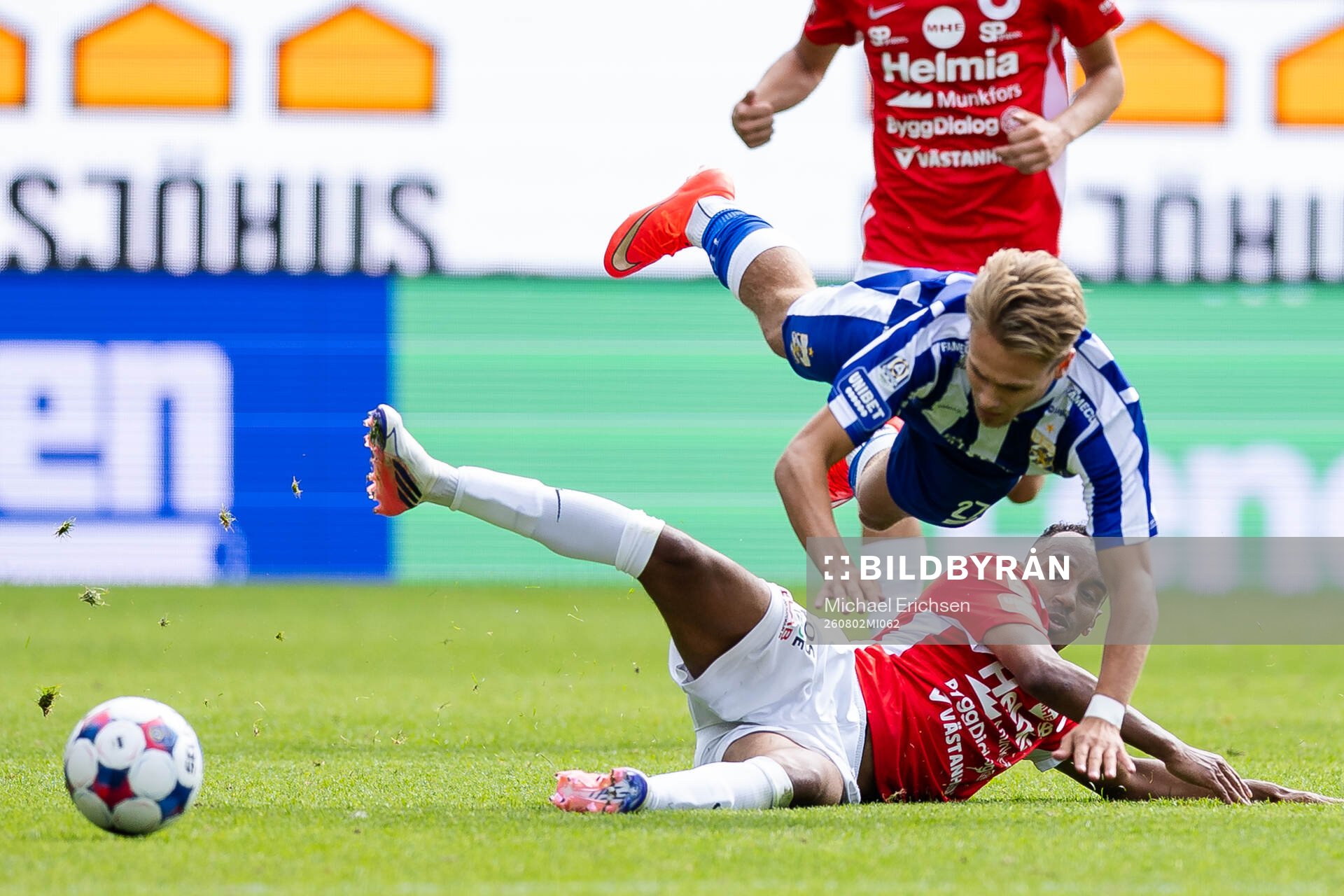 Degerfors Bilal Hussein tacklar IFK Göteborgs Alfons Borén