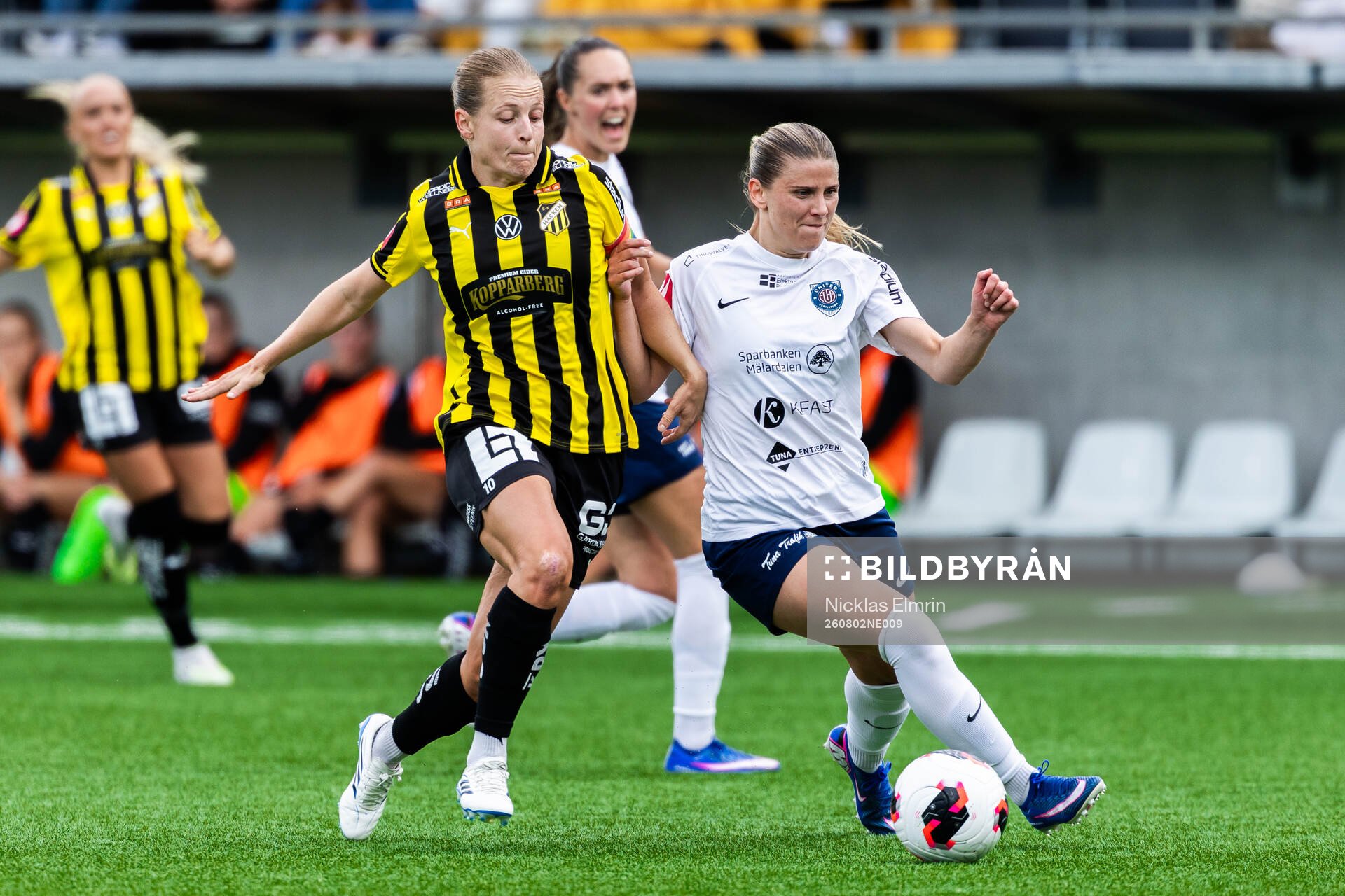 Häckens Anna Anvegård och Eskilstuna United DFFs Heida