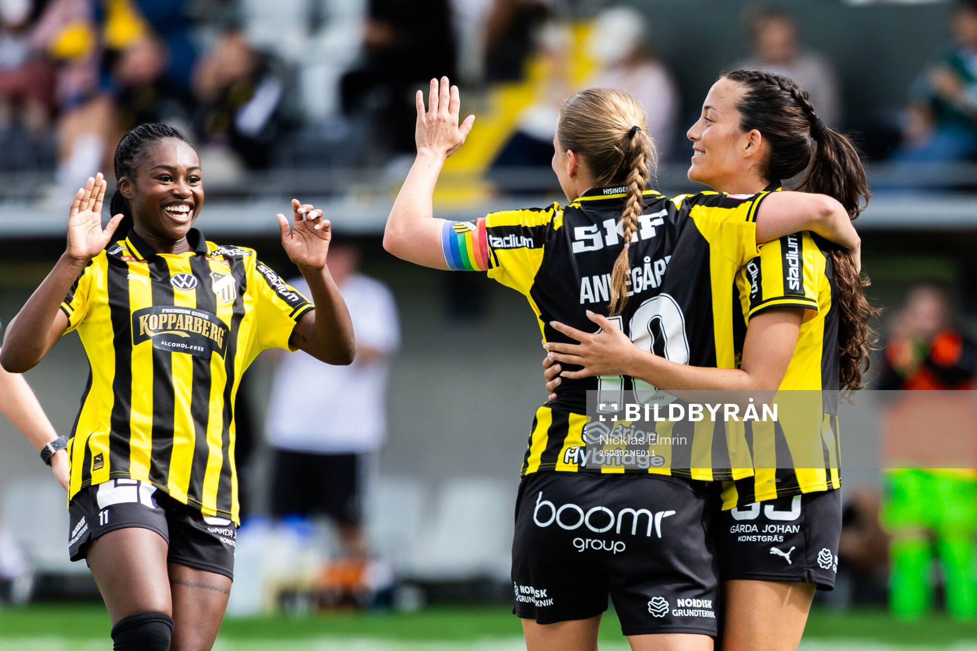 Häckens Anna Anvegård, Monica Jusu Bah och Joy Omewa