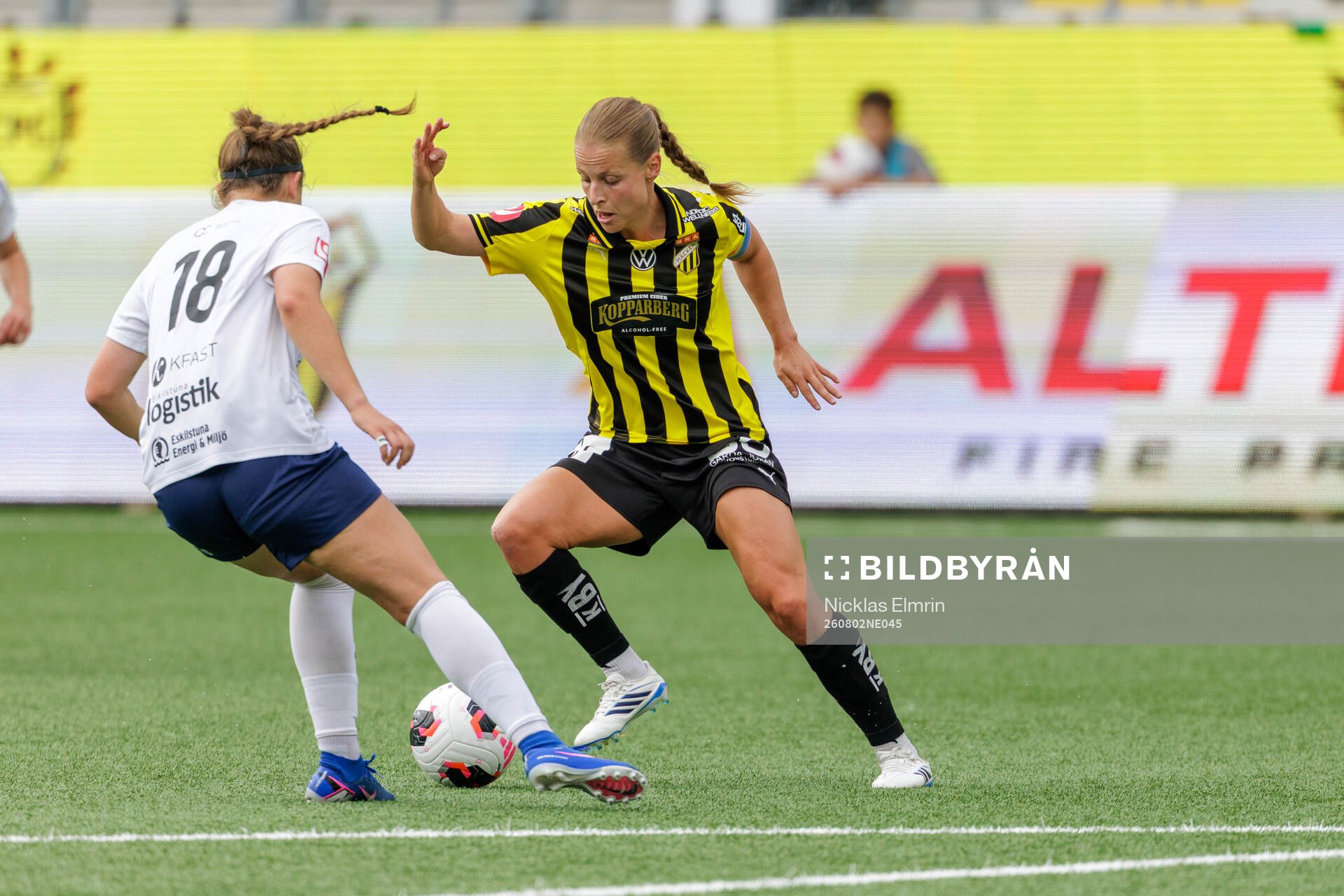 Eskilstuna United DFFs Bella Sember och Häckens Anna