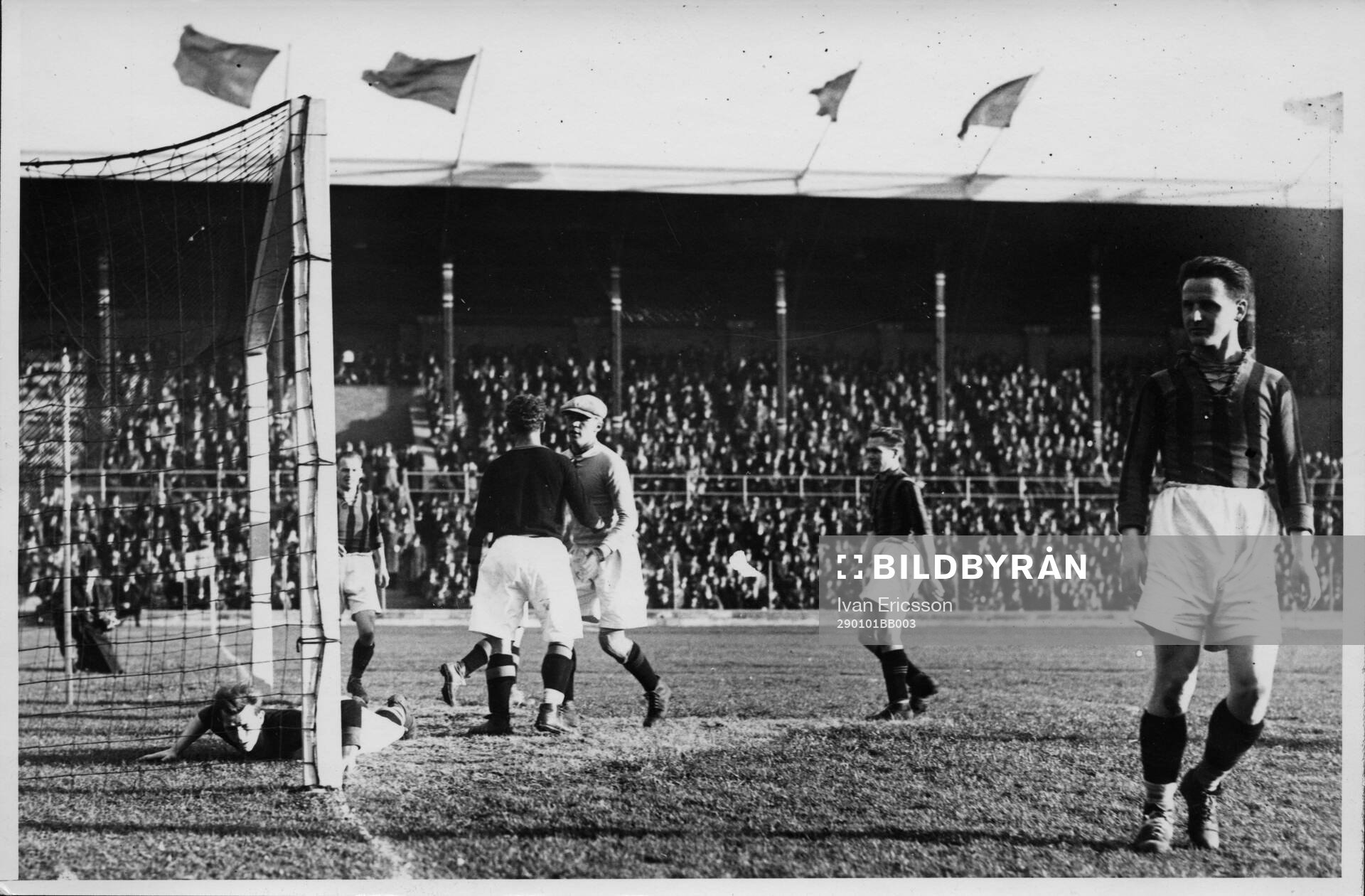 Fotboll, AIK-GAIS.1929. Pära Kaufeldt AIK (ryggtavlan).