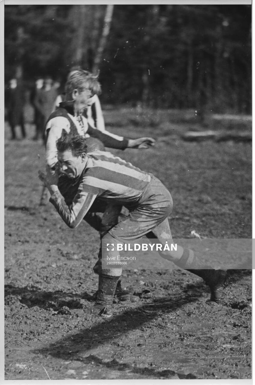 Fotboll, Första fotbollen 1929. Obs
