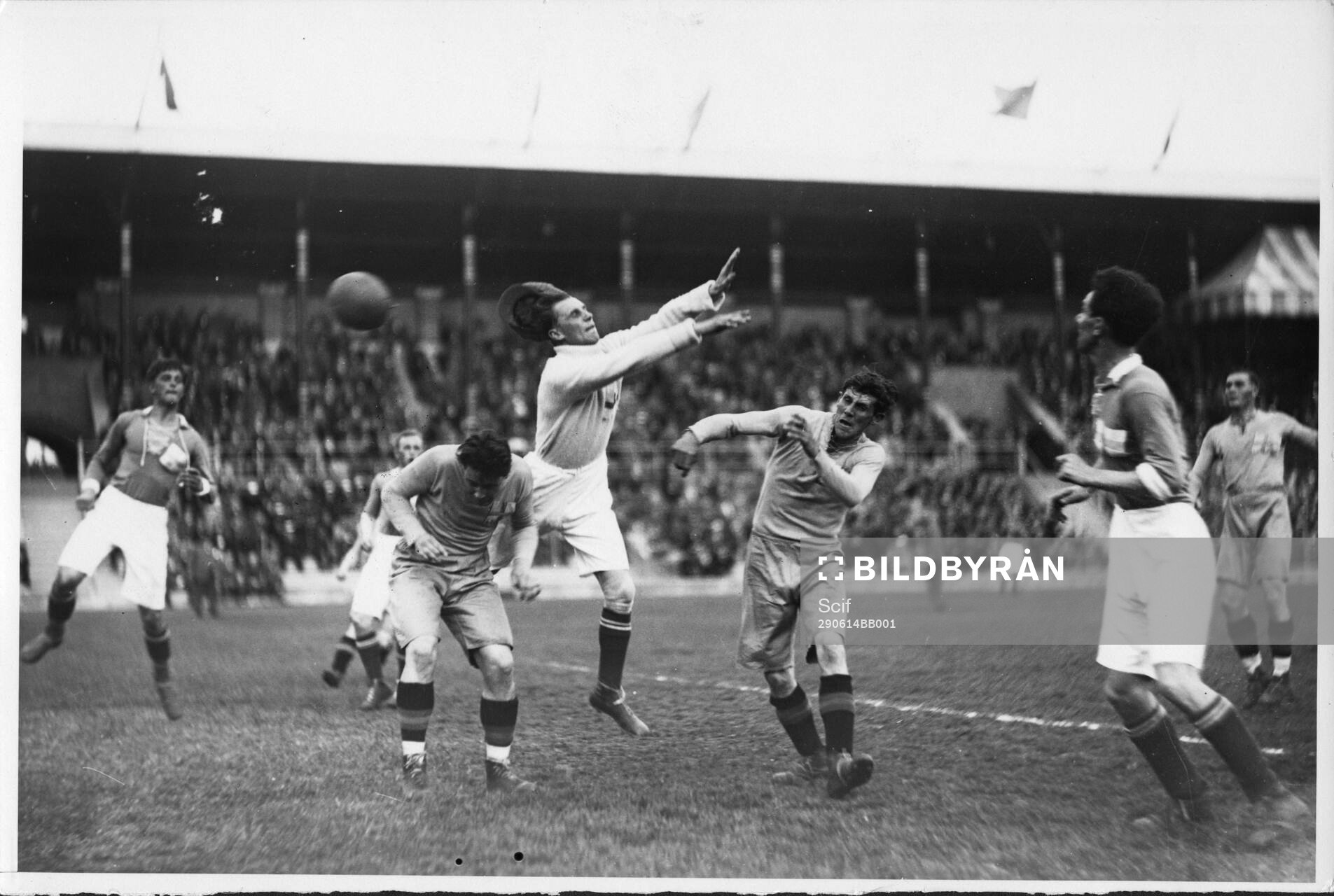 Fotboll, Sverige - Finland 3-1 (2-0). 16 982 besökare.