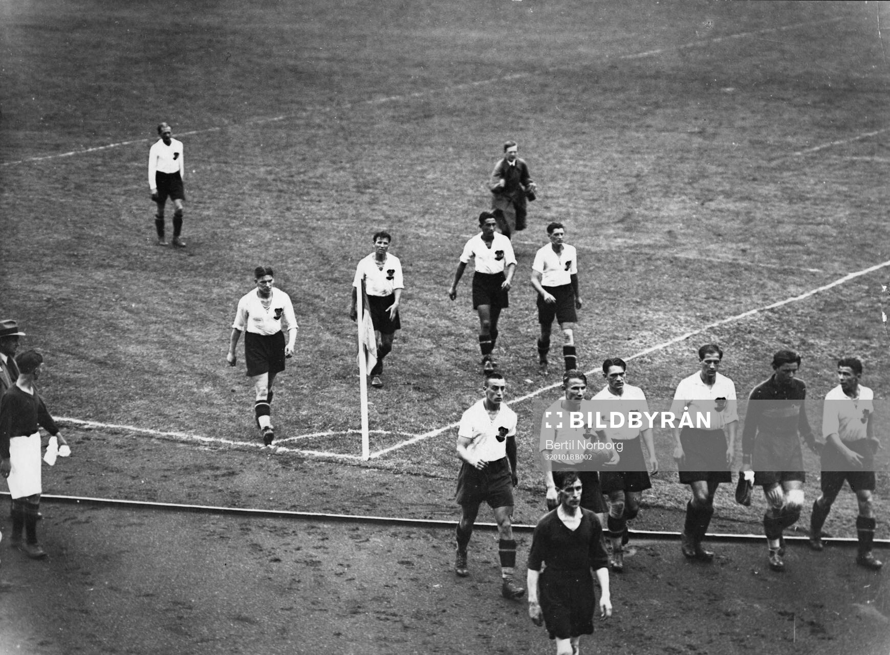 Fotboll, Sverige - Österrike 1932. Österrikes lag lämnar