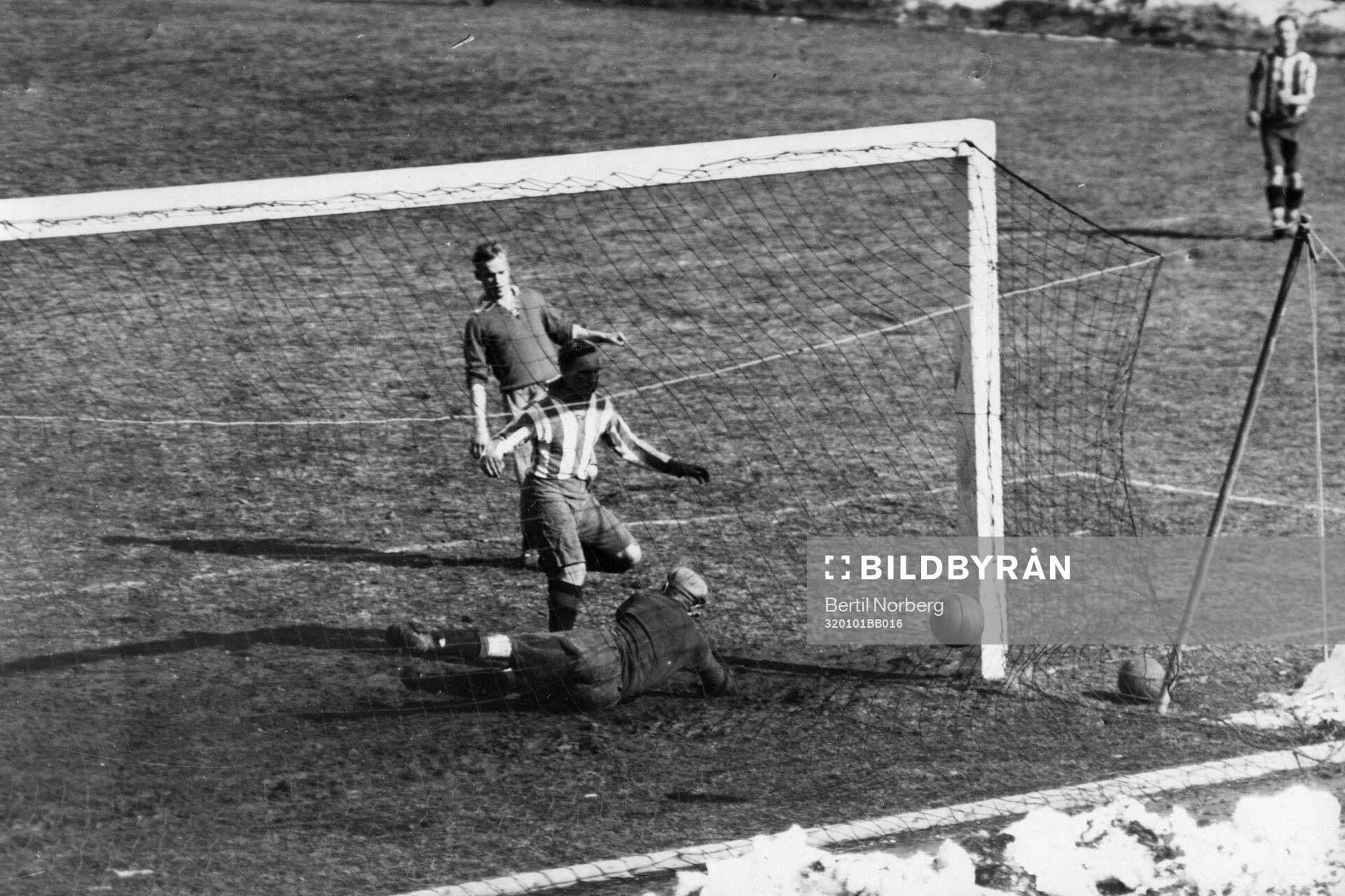 Fotboll, Sundbyberg - Liljanshov i årets första match