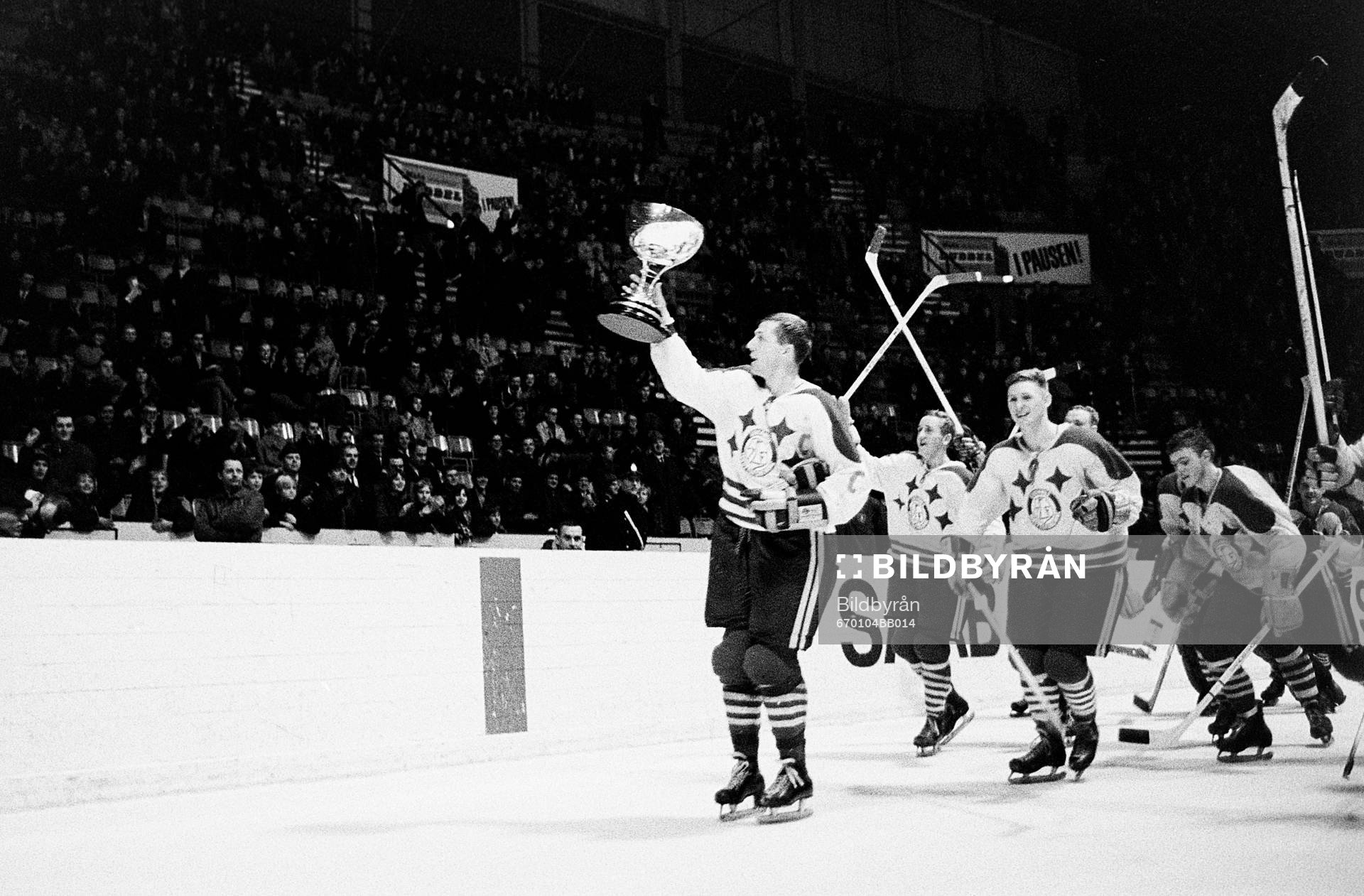 Nisse Nilsson, Leksand med pokalen när Leksand tackar