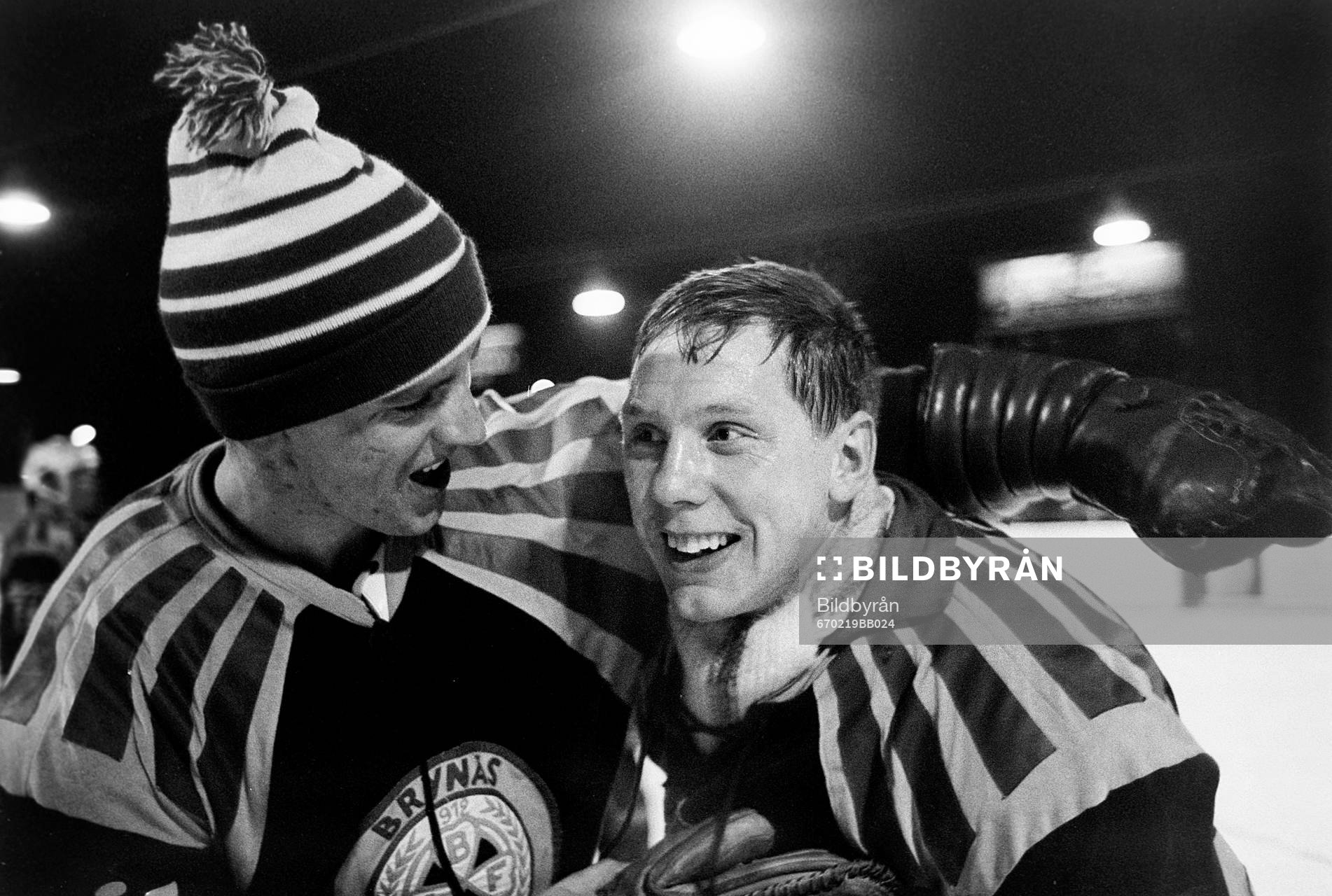 Hans Dahllöf målvakt och Håkan Wickberg, Brynäs jublar