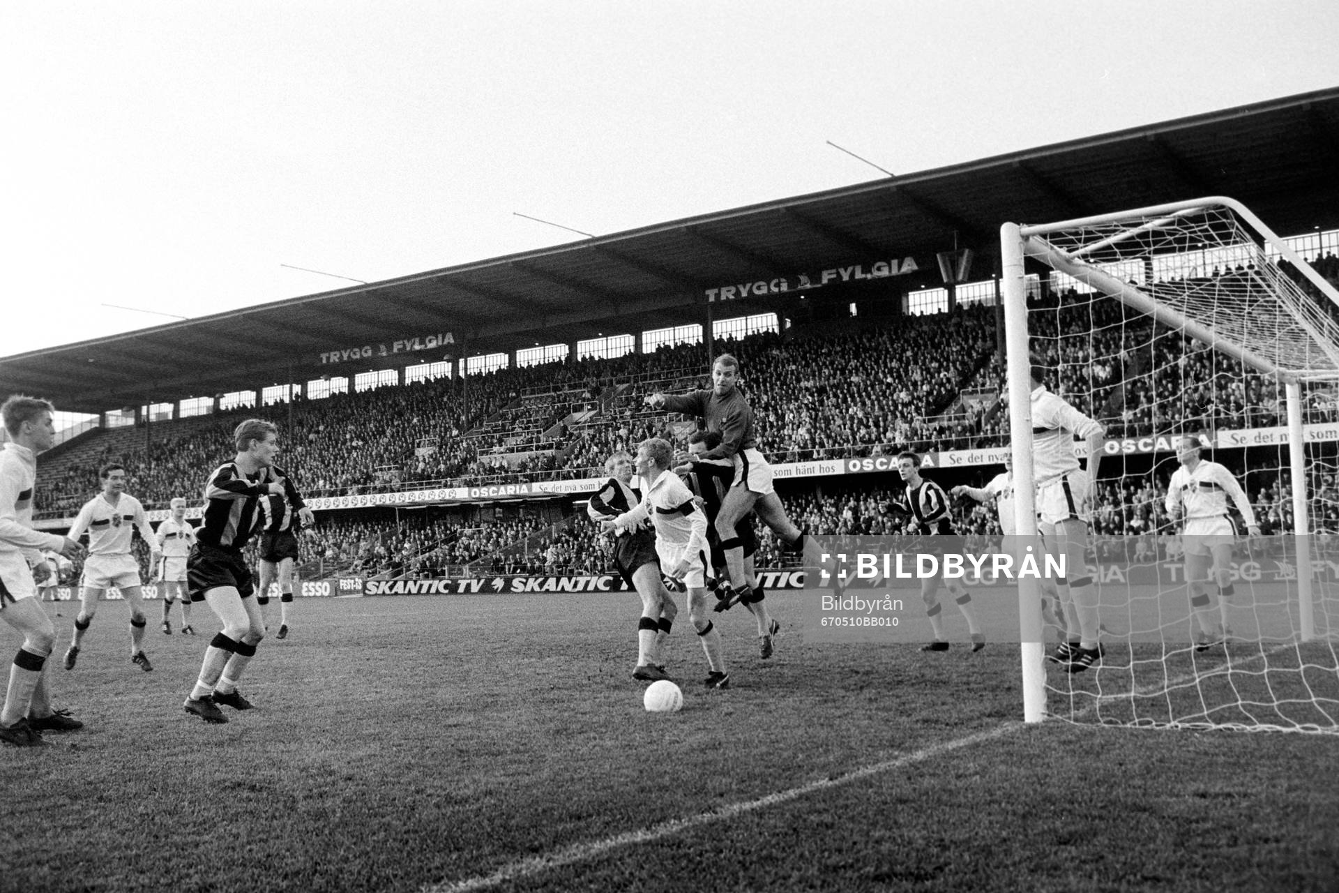 Owe Ohlsson, AIK fick hoppa in som målvakt sedan Leif Hult