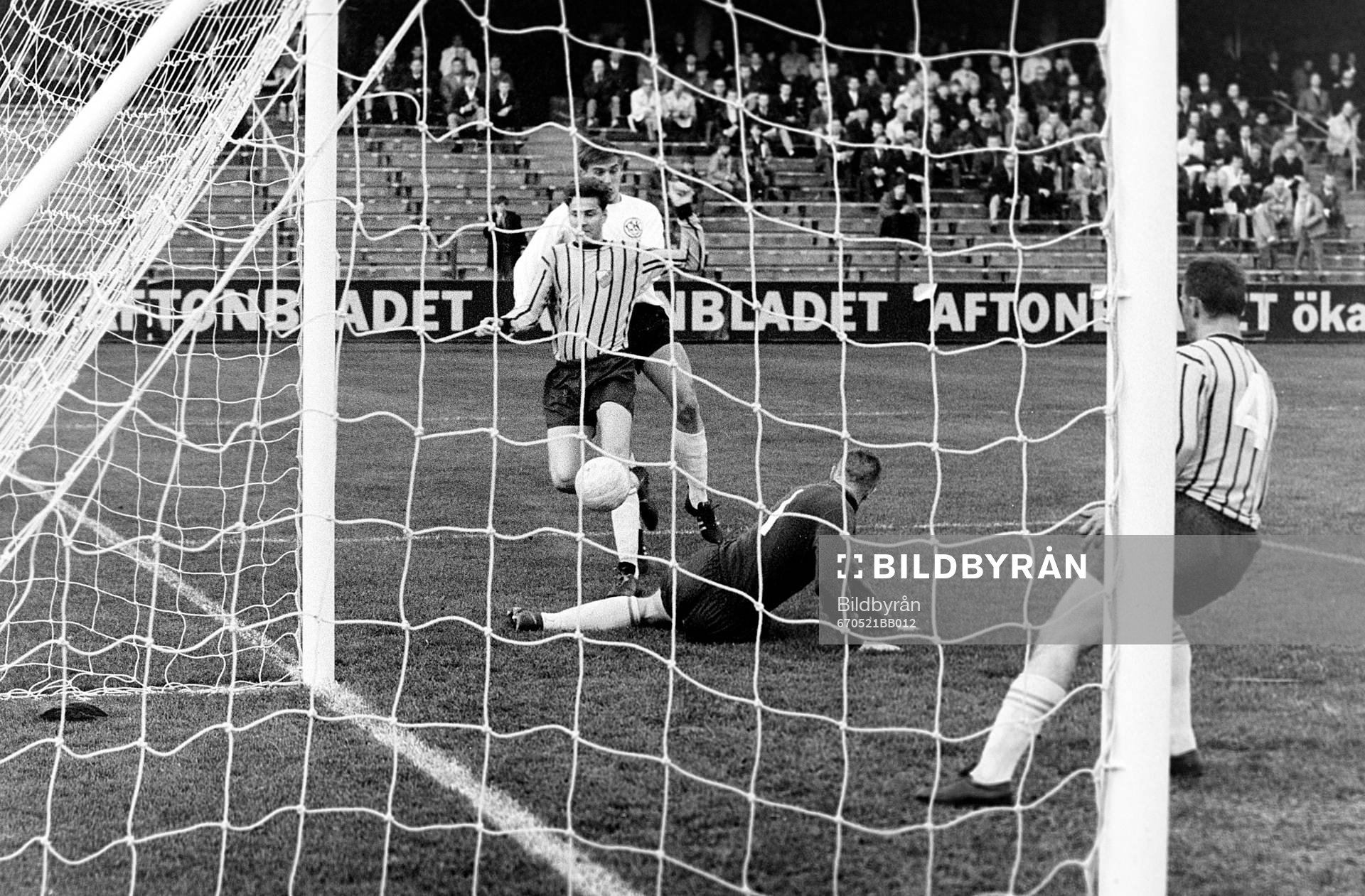 Djurgårdens målvakt Ronney Pettersson i aktion