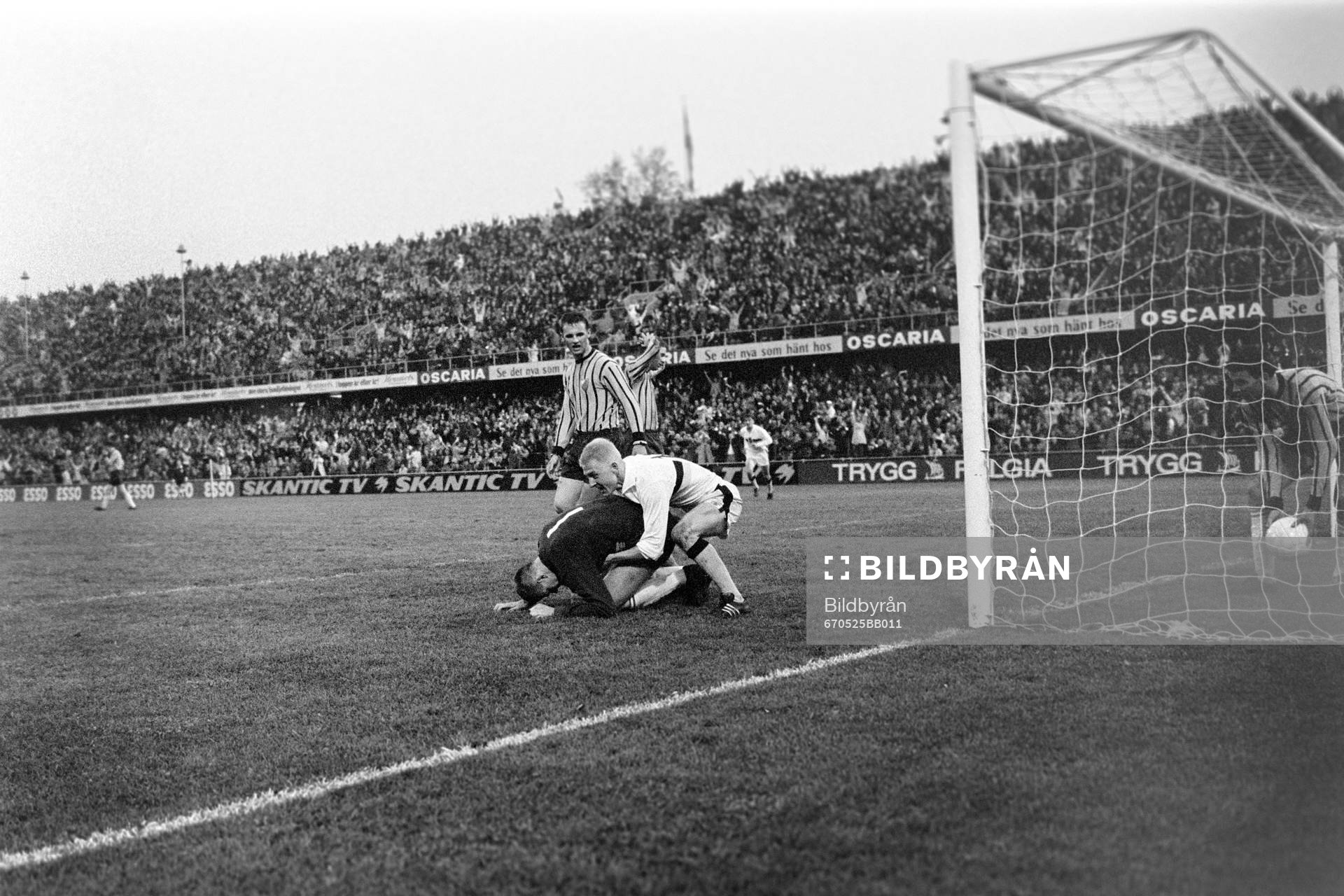 Bollen i mål och jubel i AIK. Roland Lundblad, AIK och