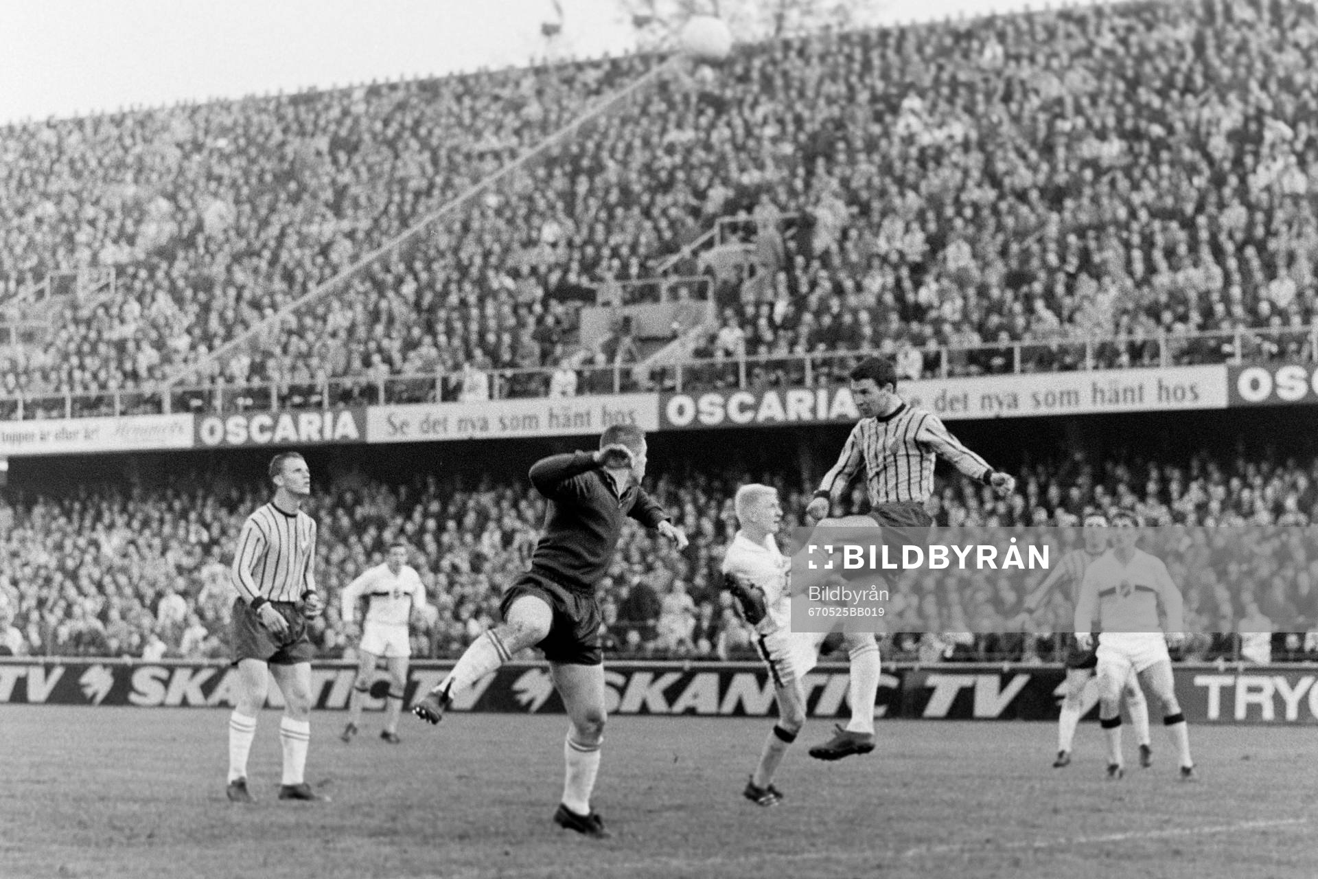 Claes Cronqvist och djurgårdens målvakt Ronney Pettersson