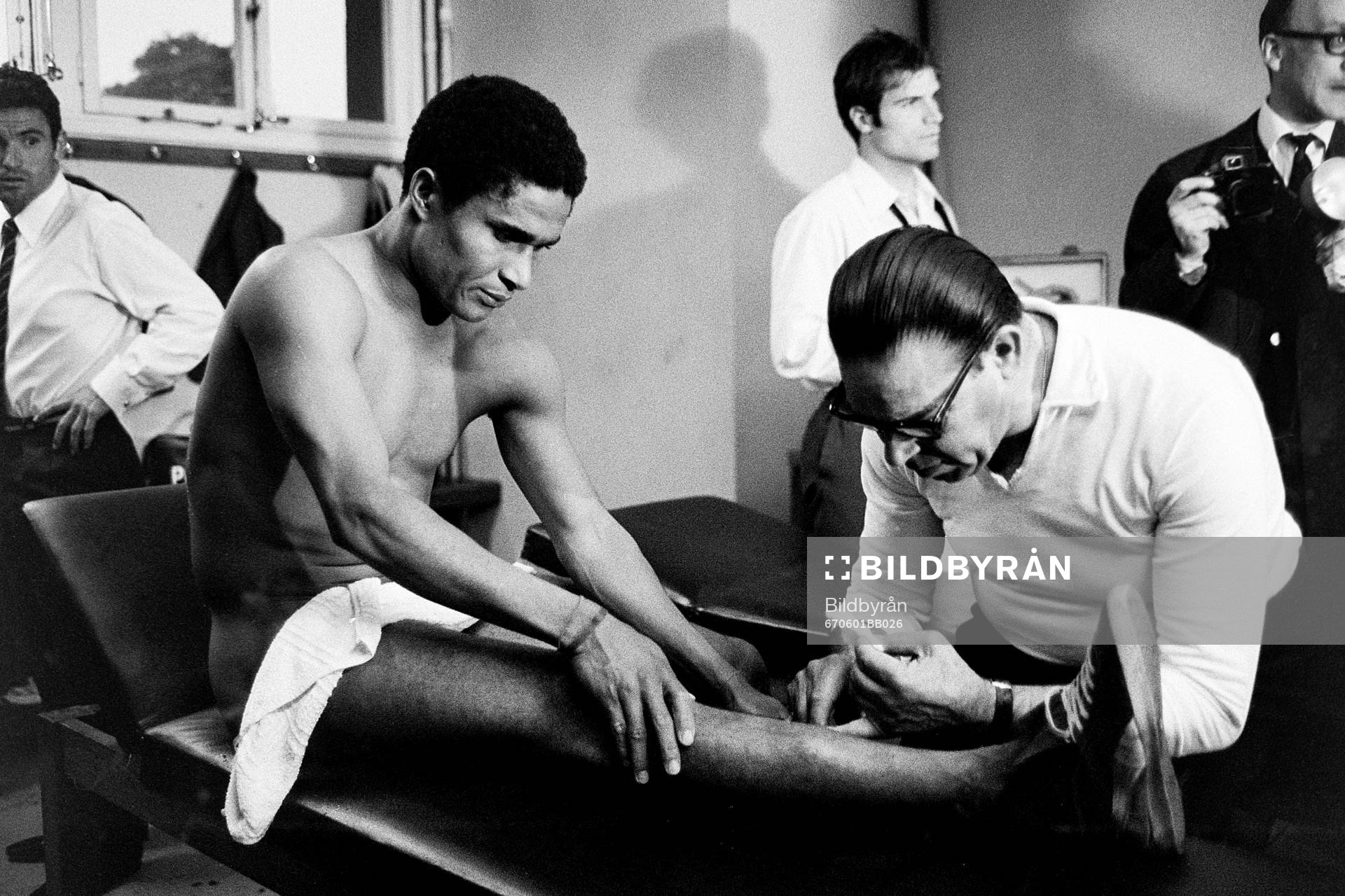 Eusebio, Portugal skadad och får läkarvård