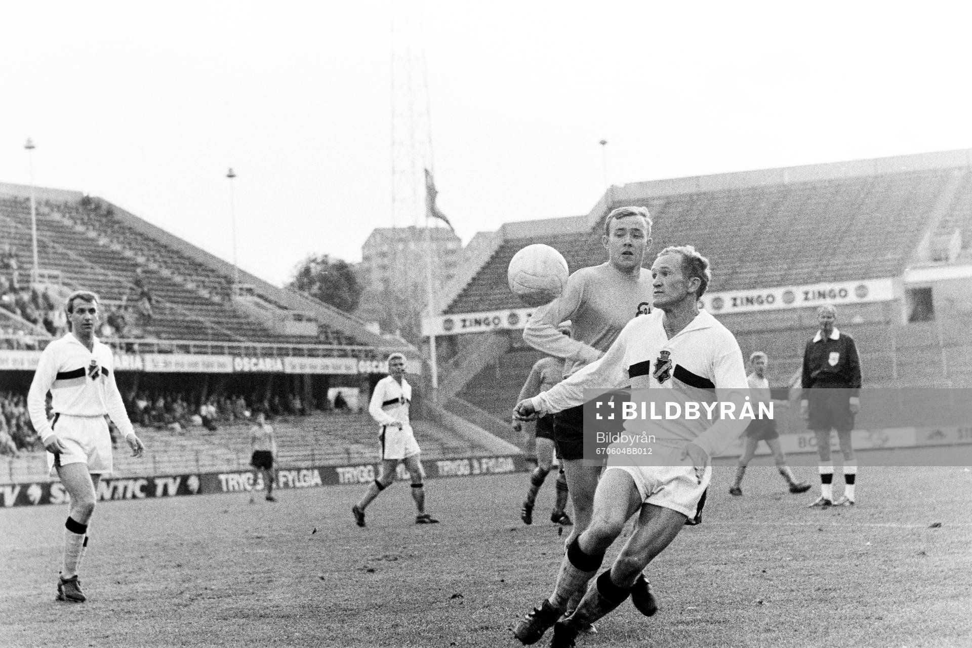 Curt Edenvik, AIK med bollen