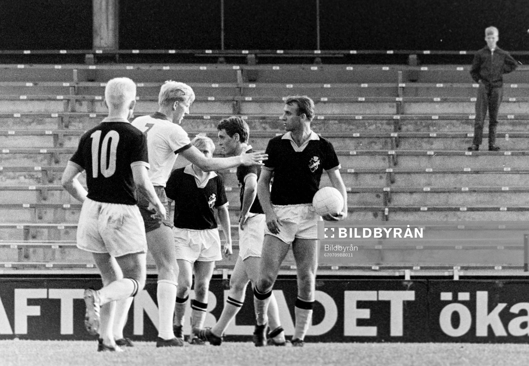 Owe Ohlsson, AIK med bollen