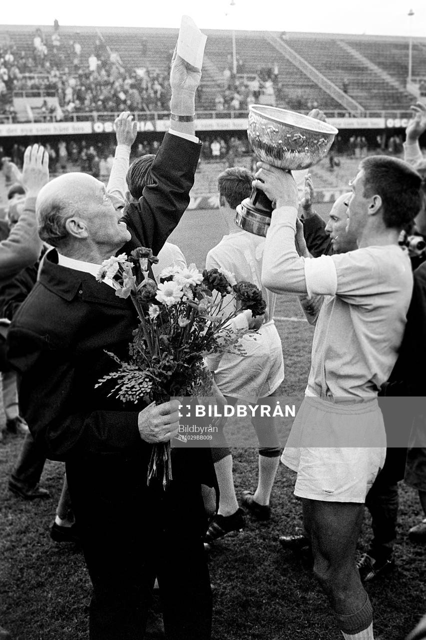 Ordförande Eric Persson och Anders Svensson, Malmö FF med