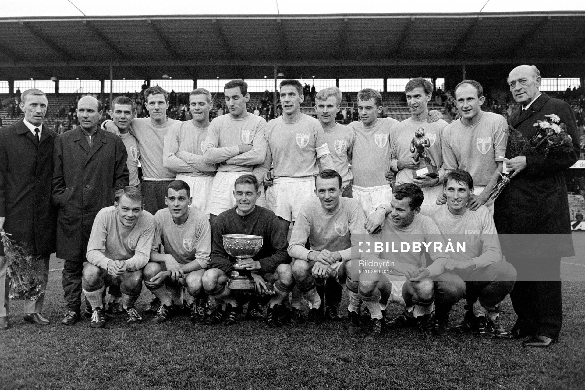 Malmö FF, svenska mästare. Bakre raden fr. v Egon