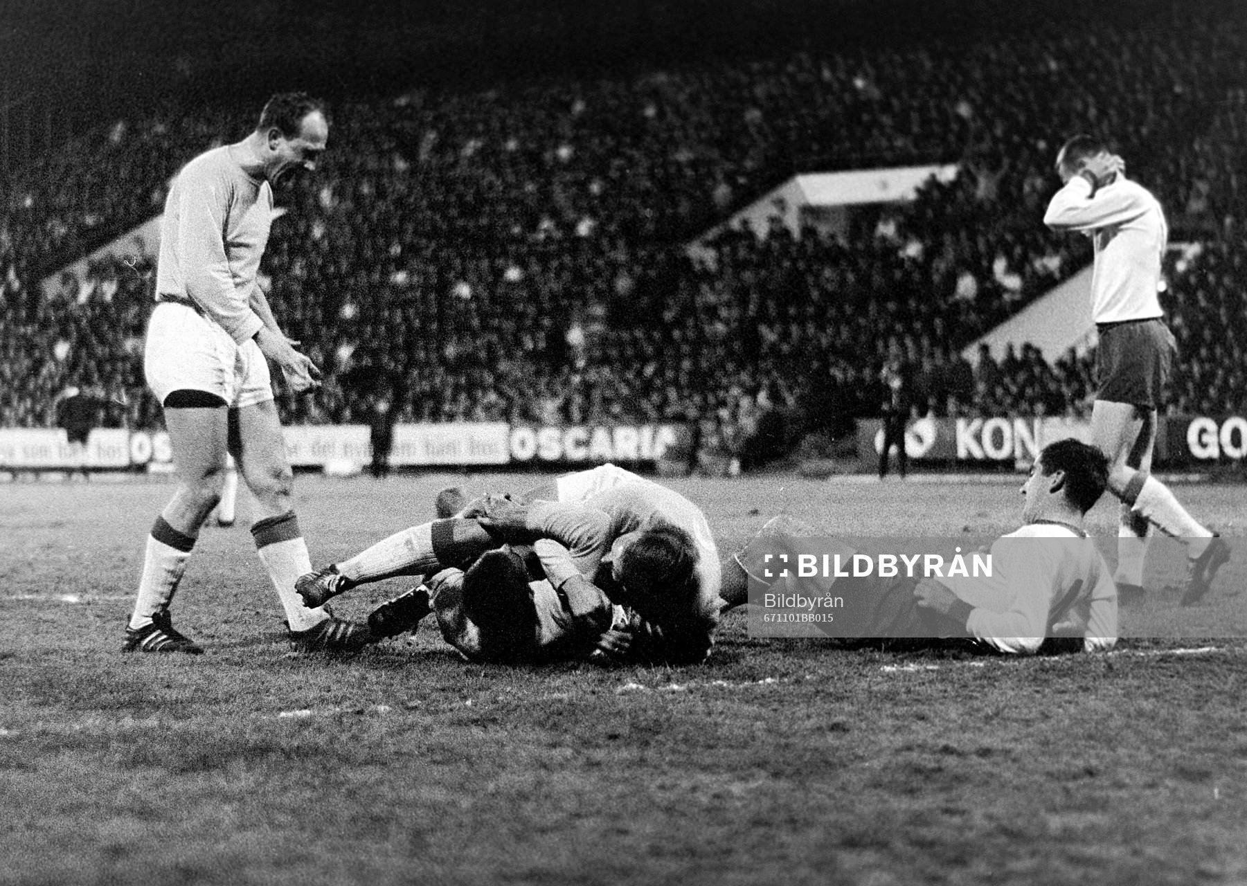Fotboll, Svenska Cupen, final, IFK Norrköping - Malmö FF, 0-2: Ingvar Svahn och Malmö jublar efter mål.. 