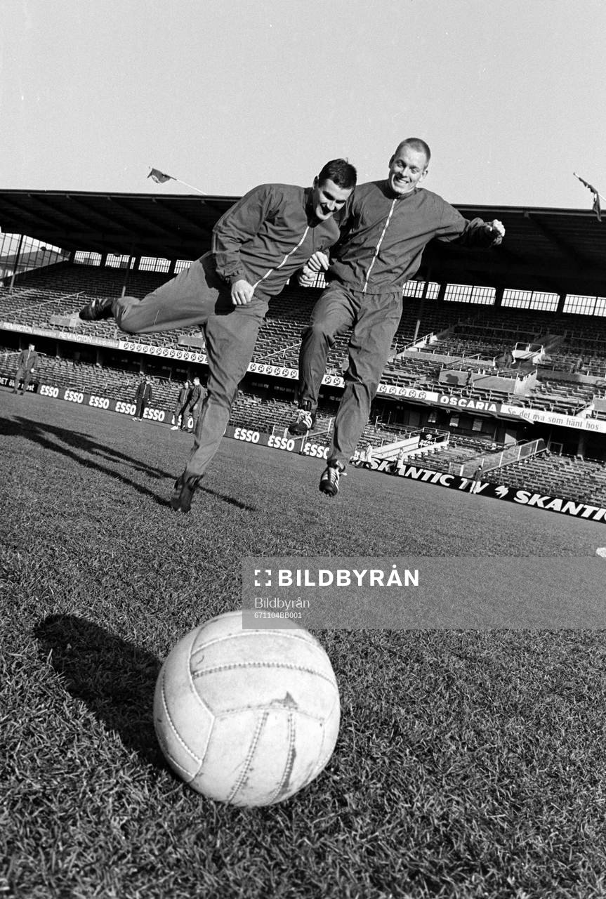 Sveriges anfallare Inge Danielsson och Leif Eriksson