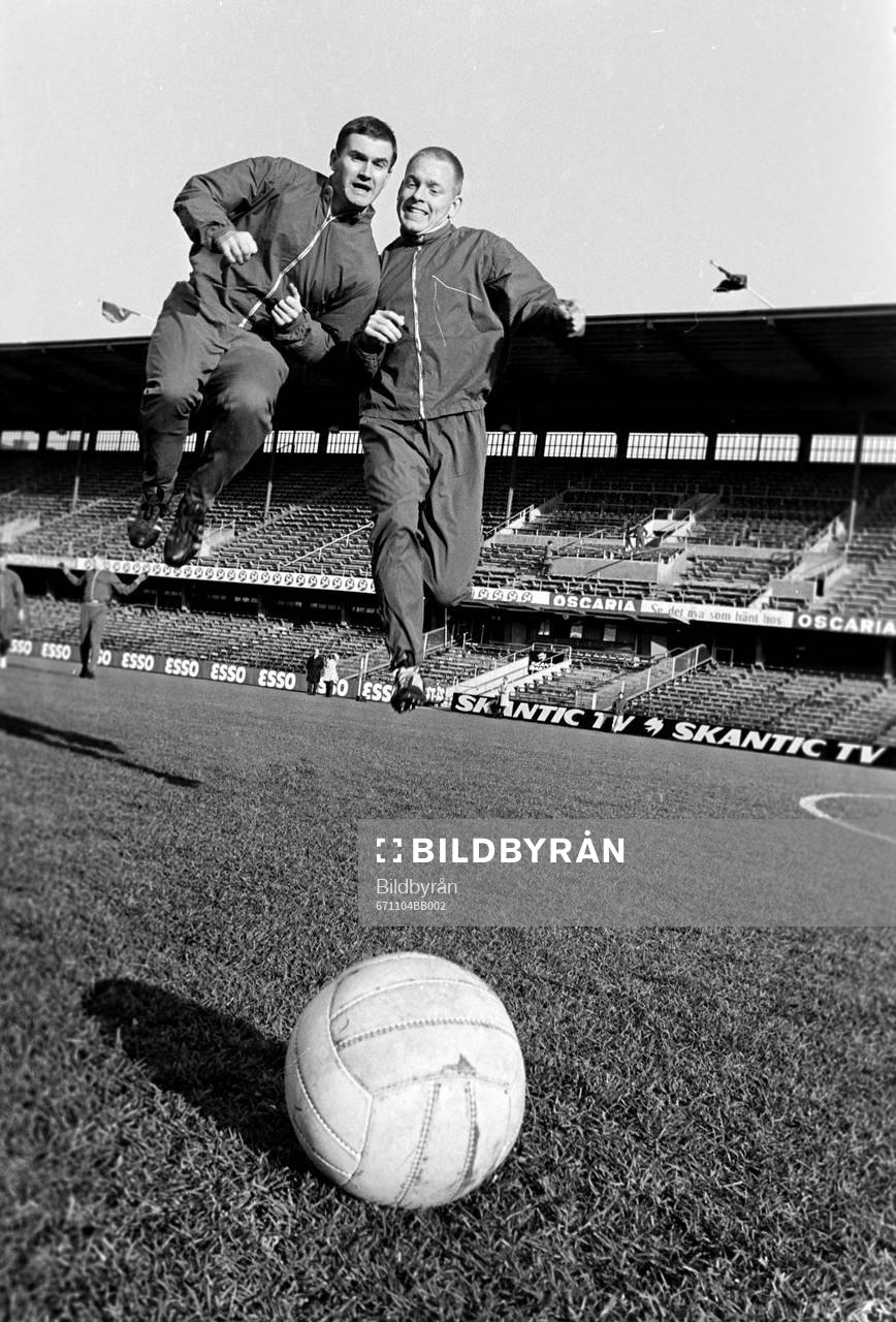 Sveriges anfallare Inge Danielsson och Leif Eriksson