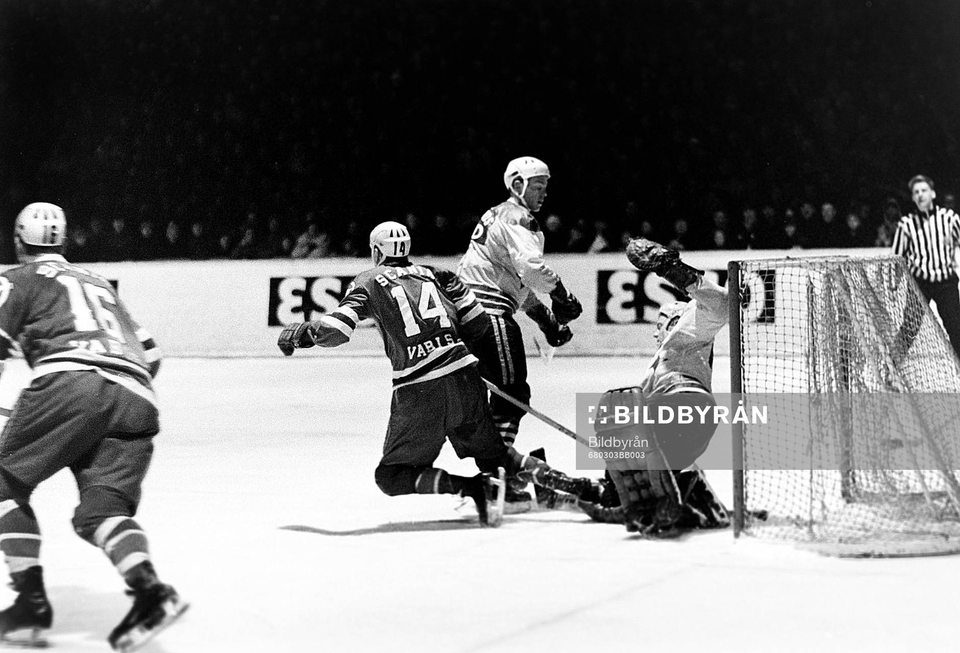 Situation framför leksands målvakt Christer Abrahamsson