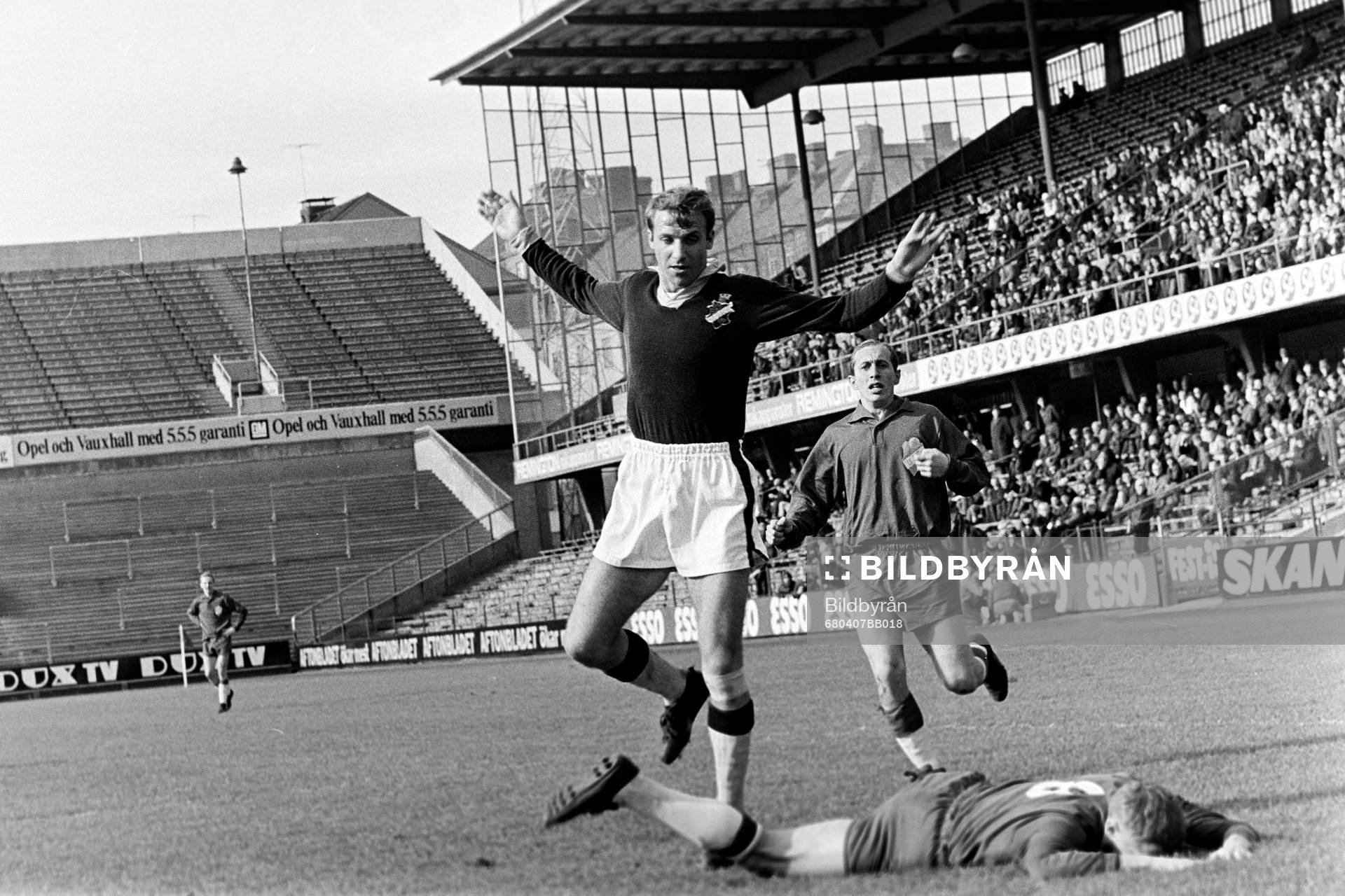 Owe Ohlsson, AIK slår ut med armarna