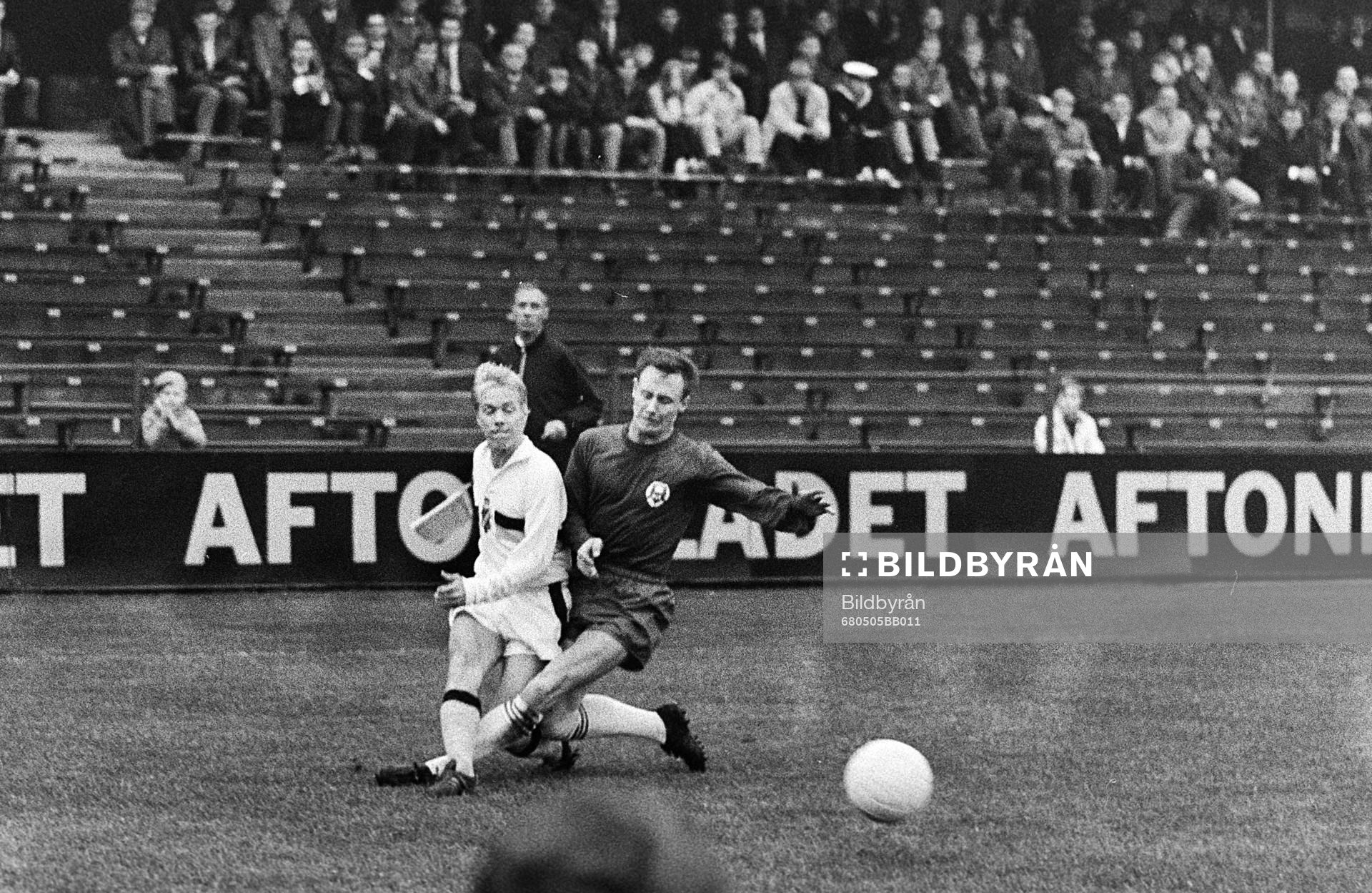 Björn Carlsson, AIK med ett inlägg