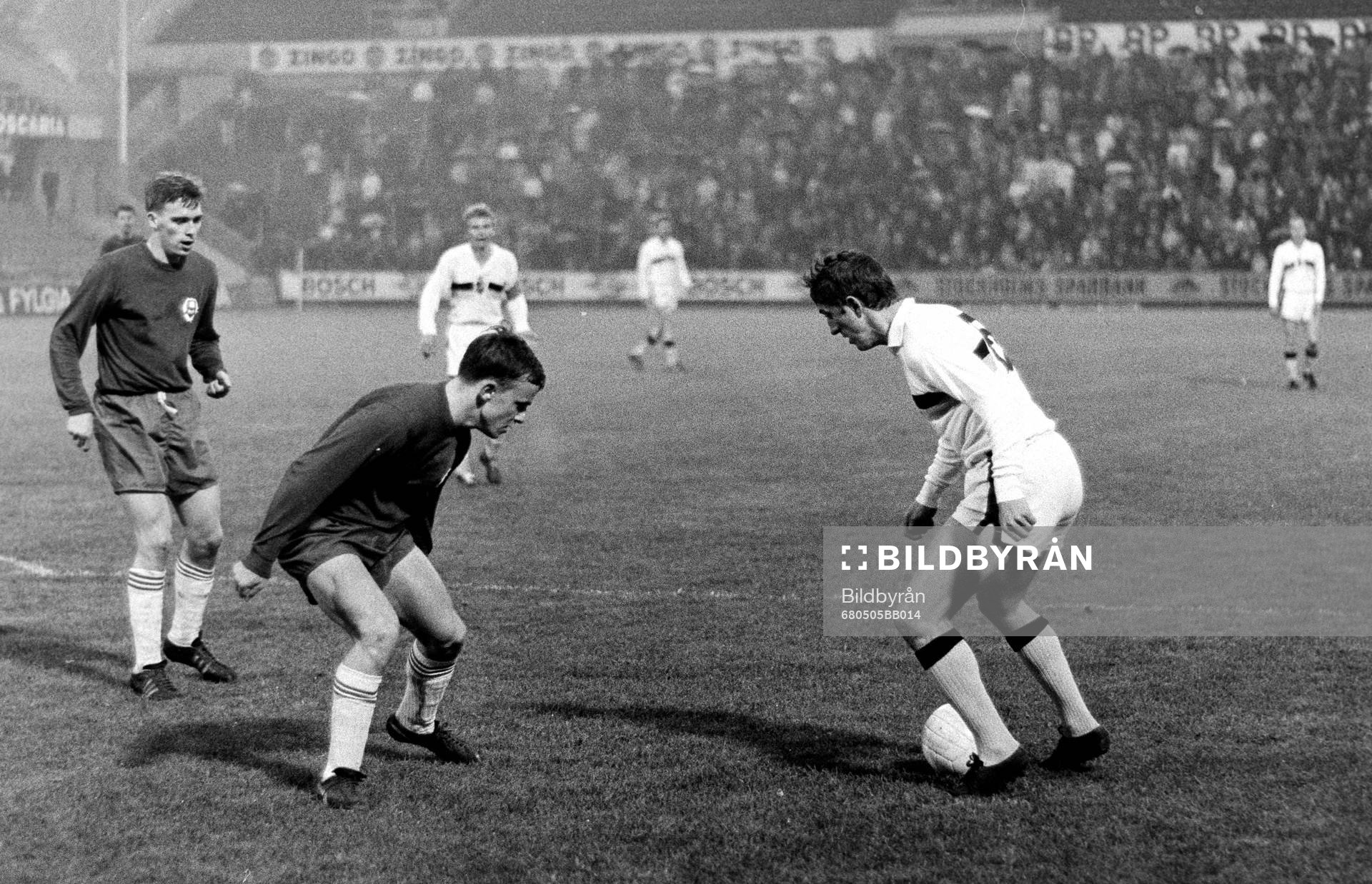 Lennart Backman, AIK med bollen