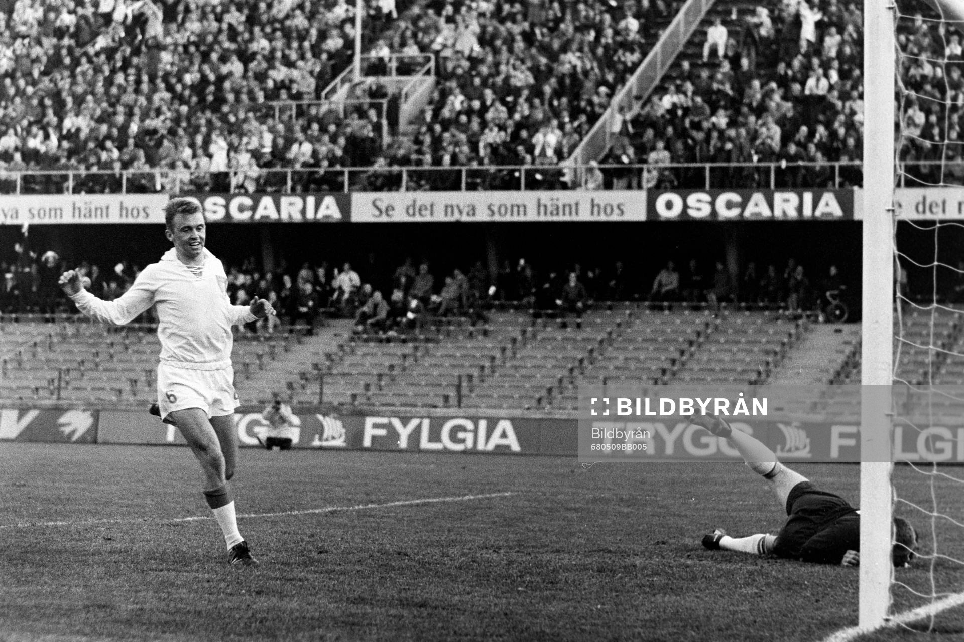 Curt Olsberg, Malmö framför Ronney Pettersson, målvakt i