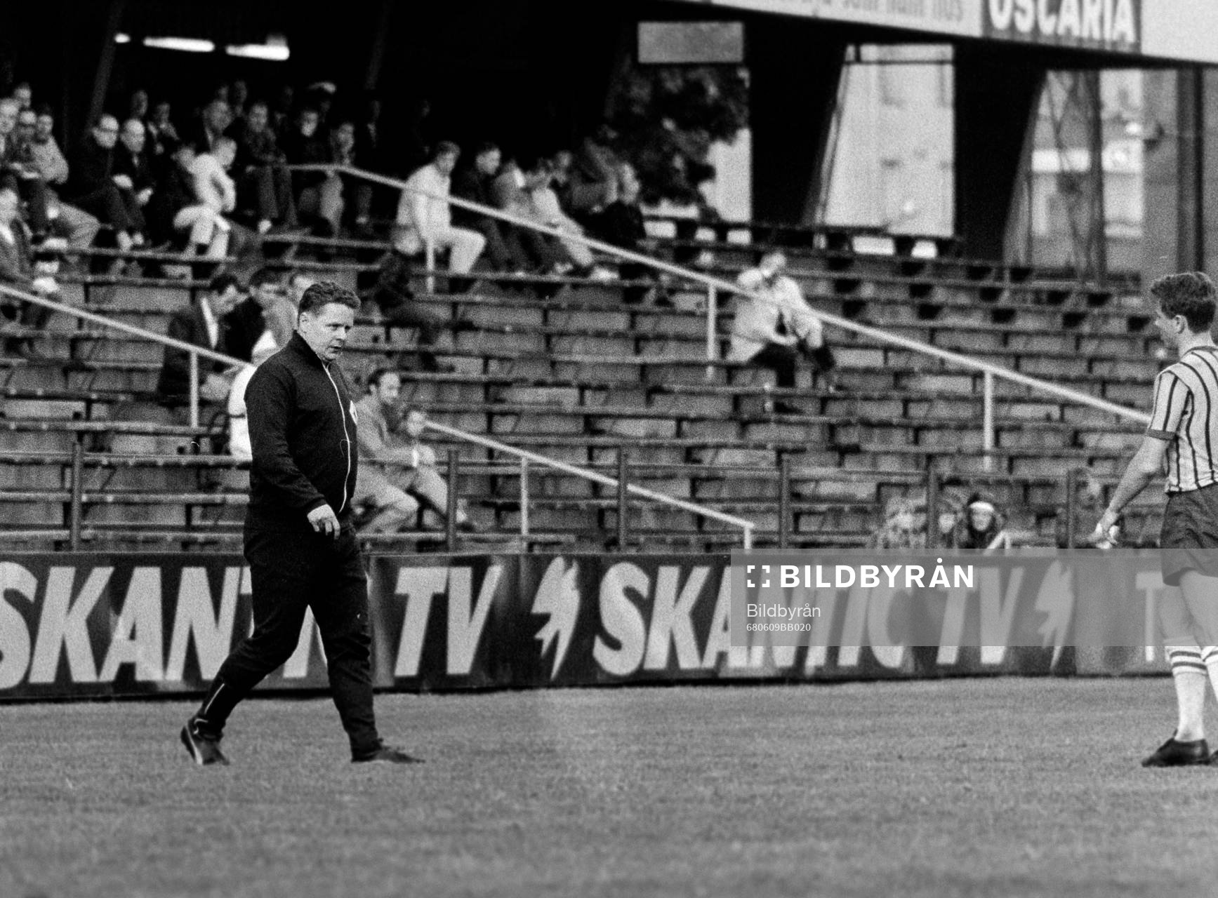 Fotboll, Allsvenskan, Djurgården - Örgryte, 0-3: Djurgårdens tränare Gösta Sandberg i samtal med Stig Åkerström.