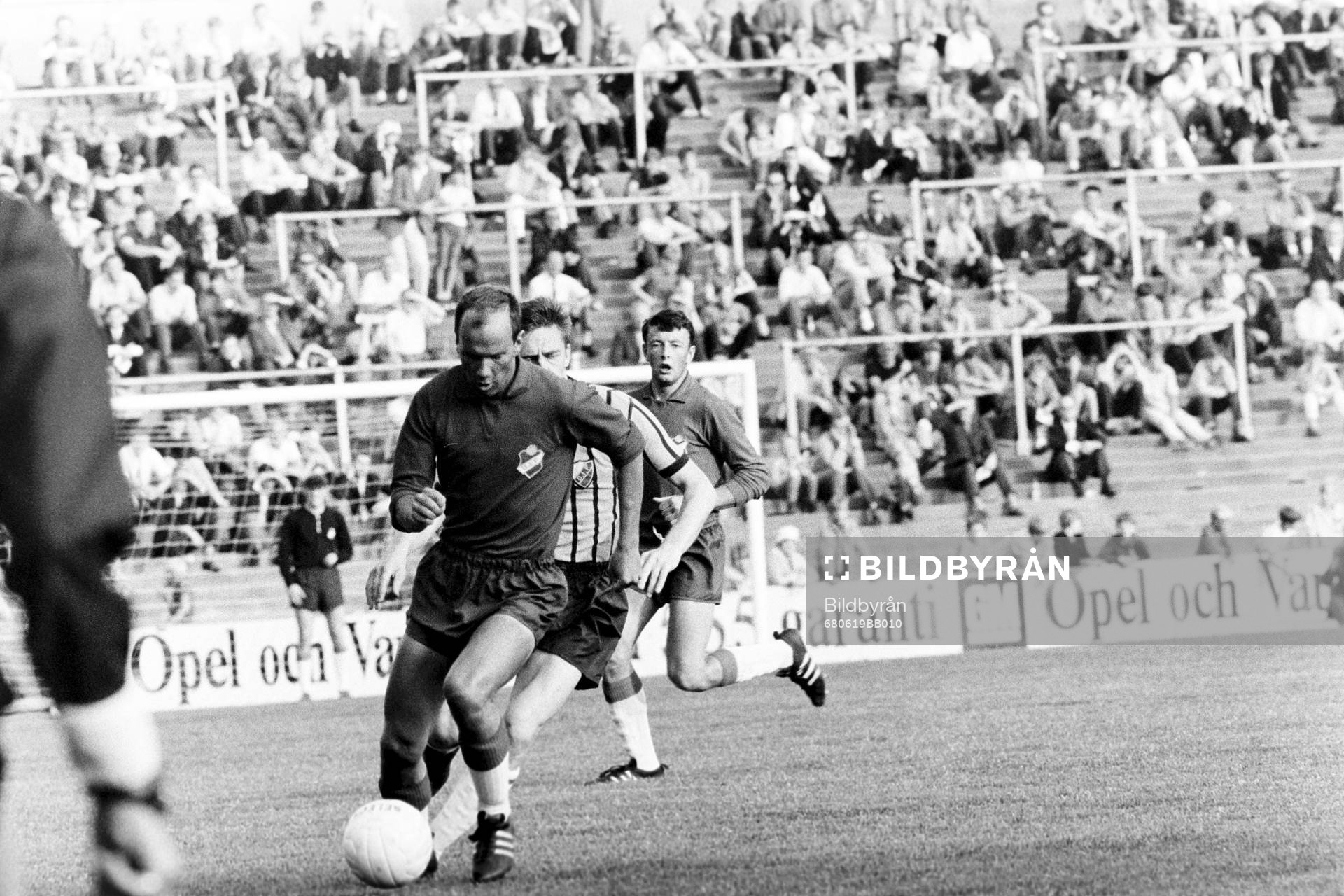 Tommy Svensson, Öster med bollen