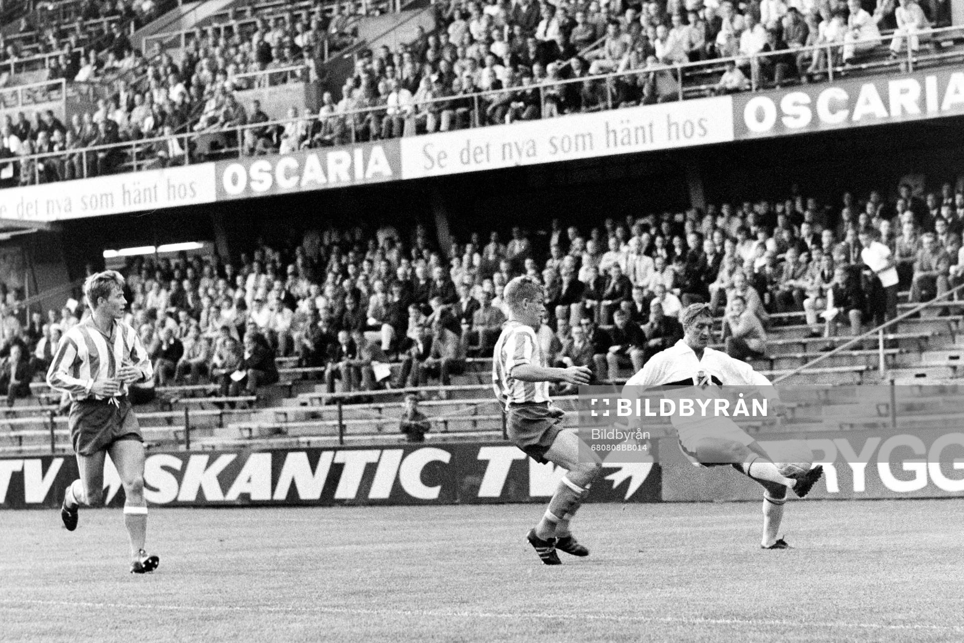 Lennart Backman AIK med bollen