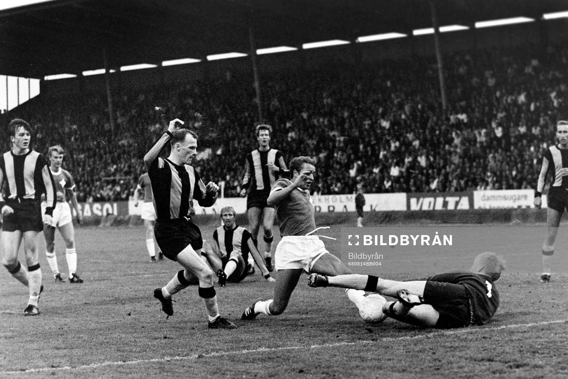 Situation framför hammarbys målvakt Ronnie Hellström