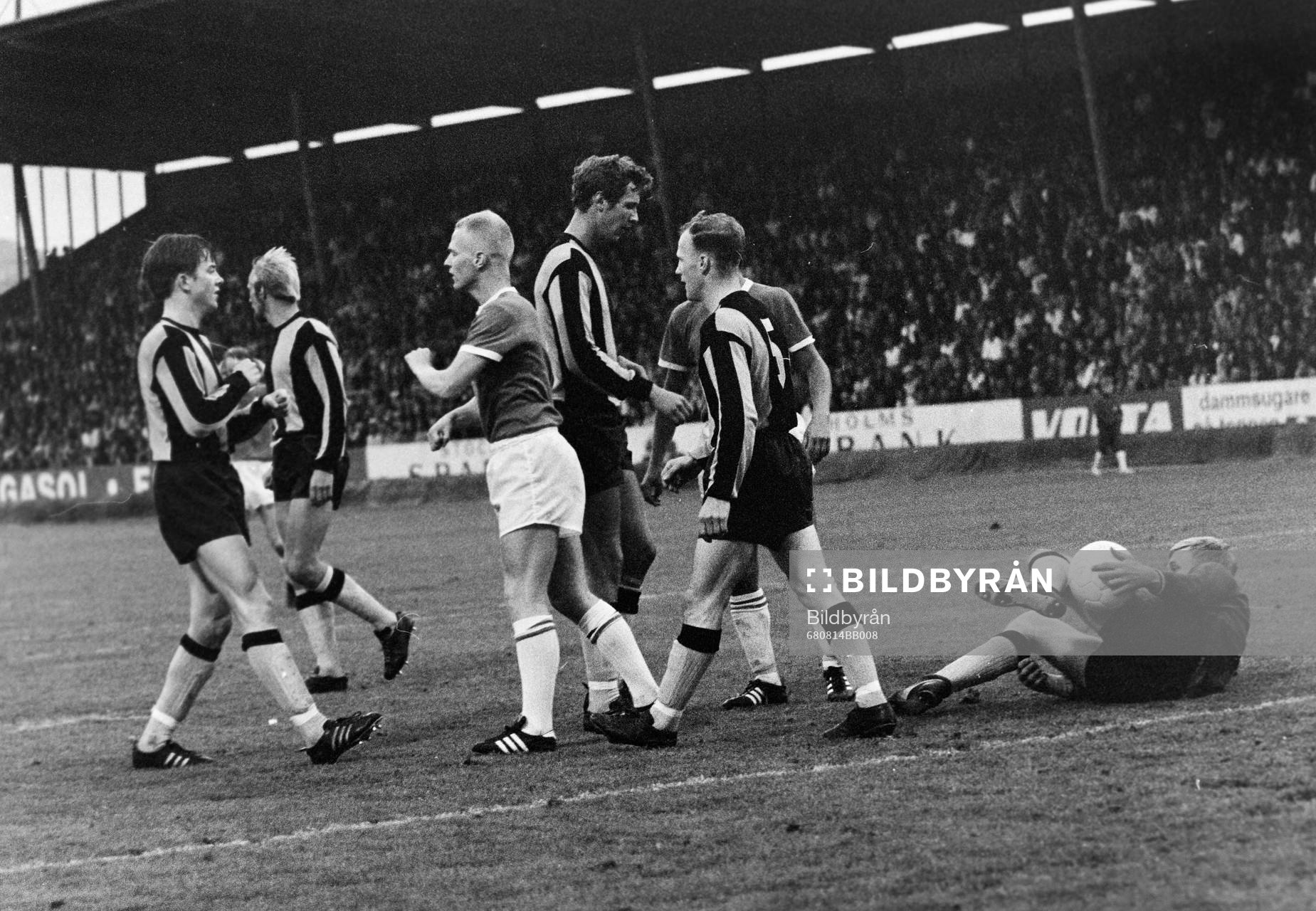 Situation framför hammarbys målvakt Ronnie Hellström