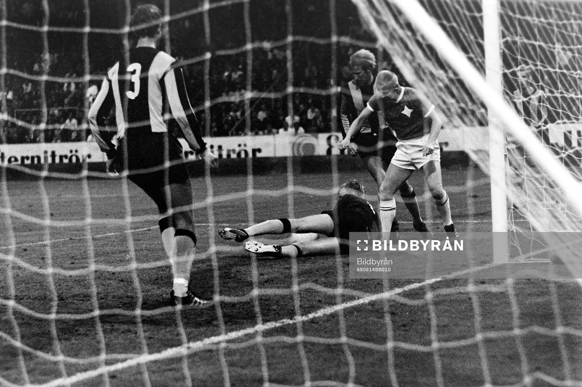 Situation framför hammarbys målvakt Ronnie Hellström