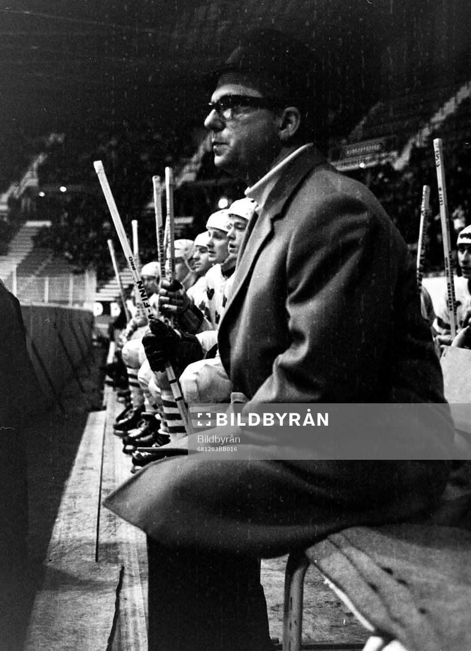 Sveriges förbundskapten Arne Strömberg i det svenska