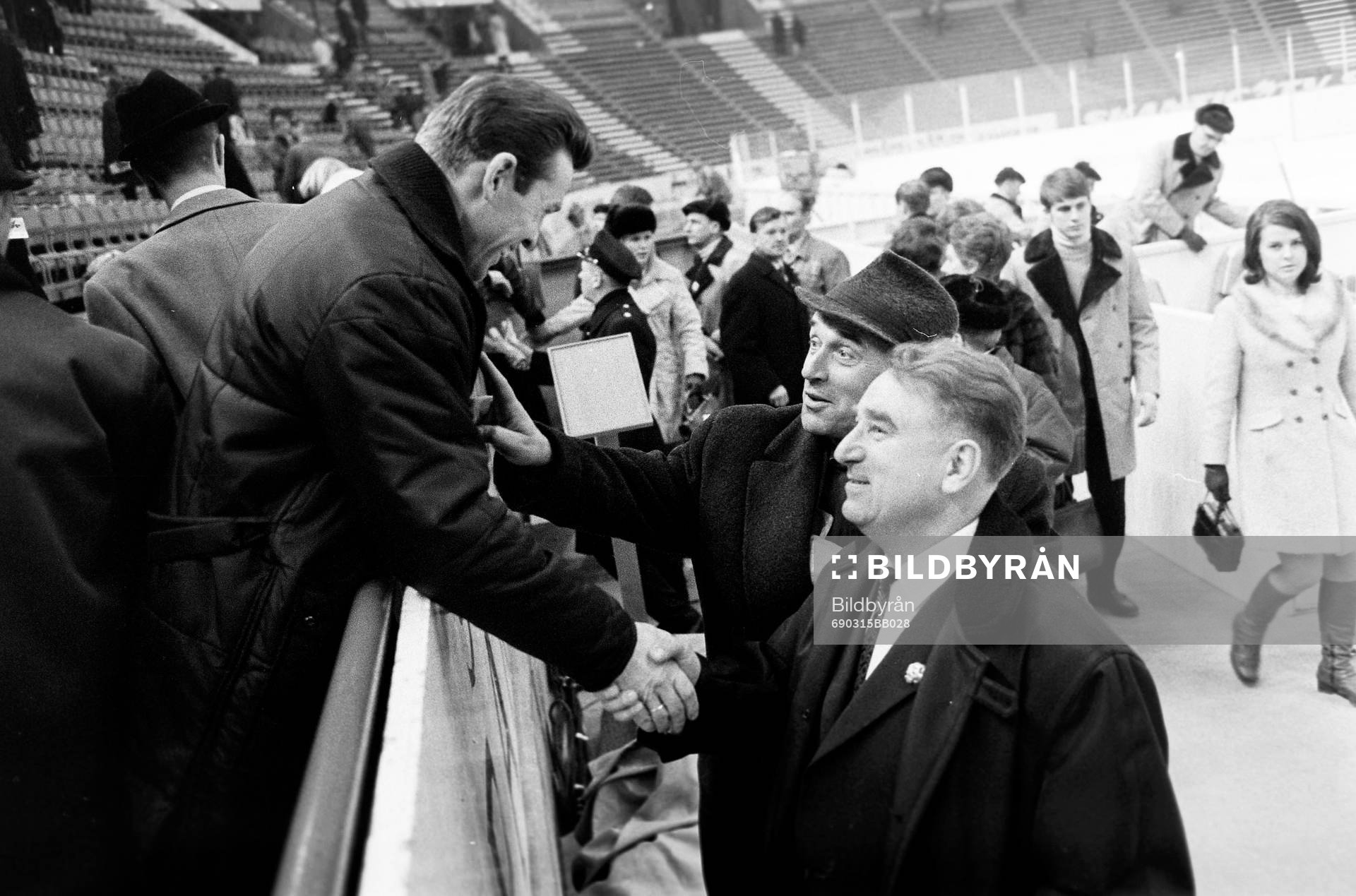 Sovjets f.d storstjärna Boris Majorov hälsar på