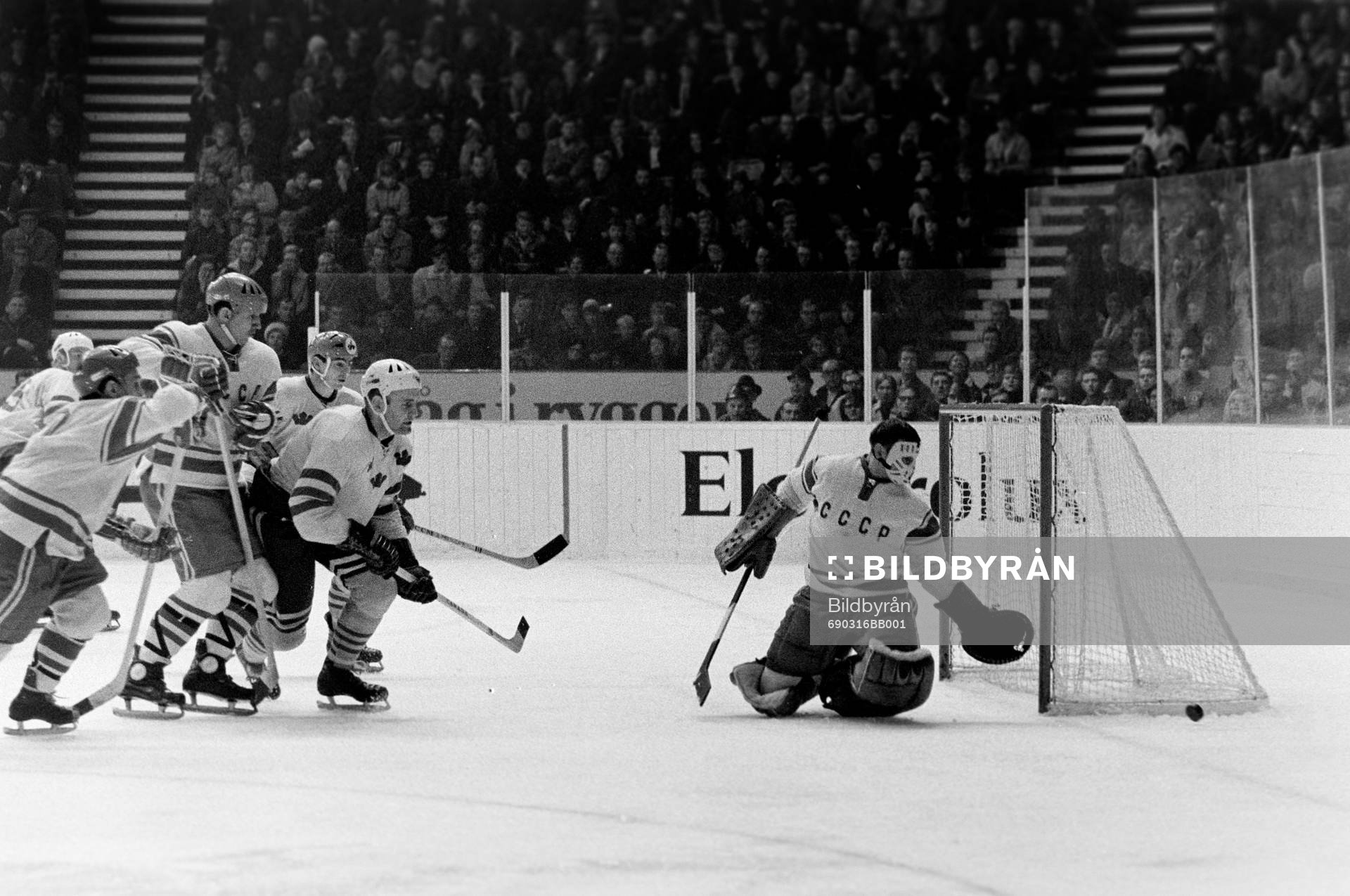 Ulf Sterner, Sverige framför Viktor Zinger, målvakt i