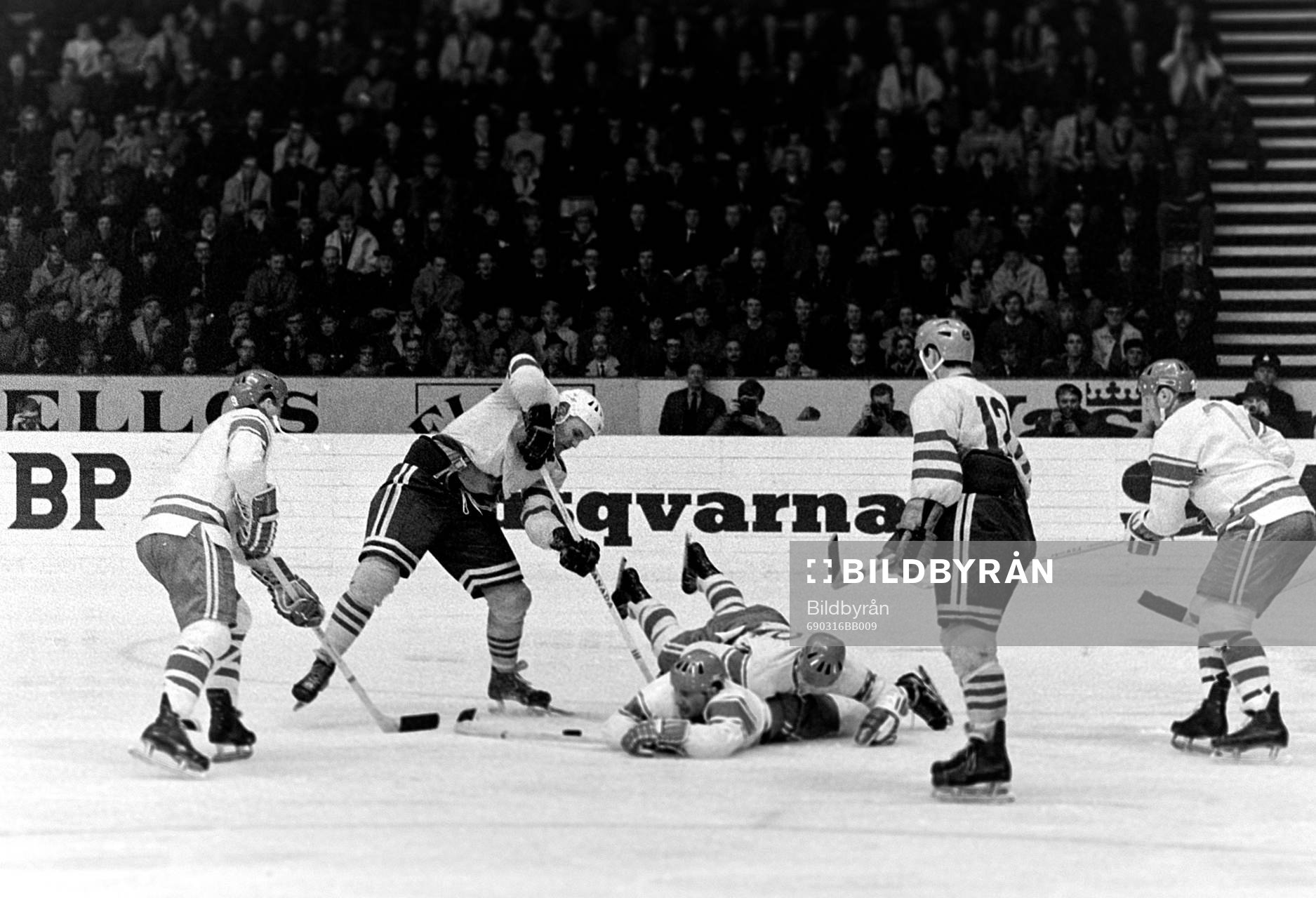 Ulf Sterner, Sverige i kamp om pucken