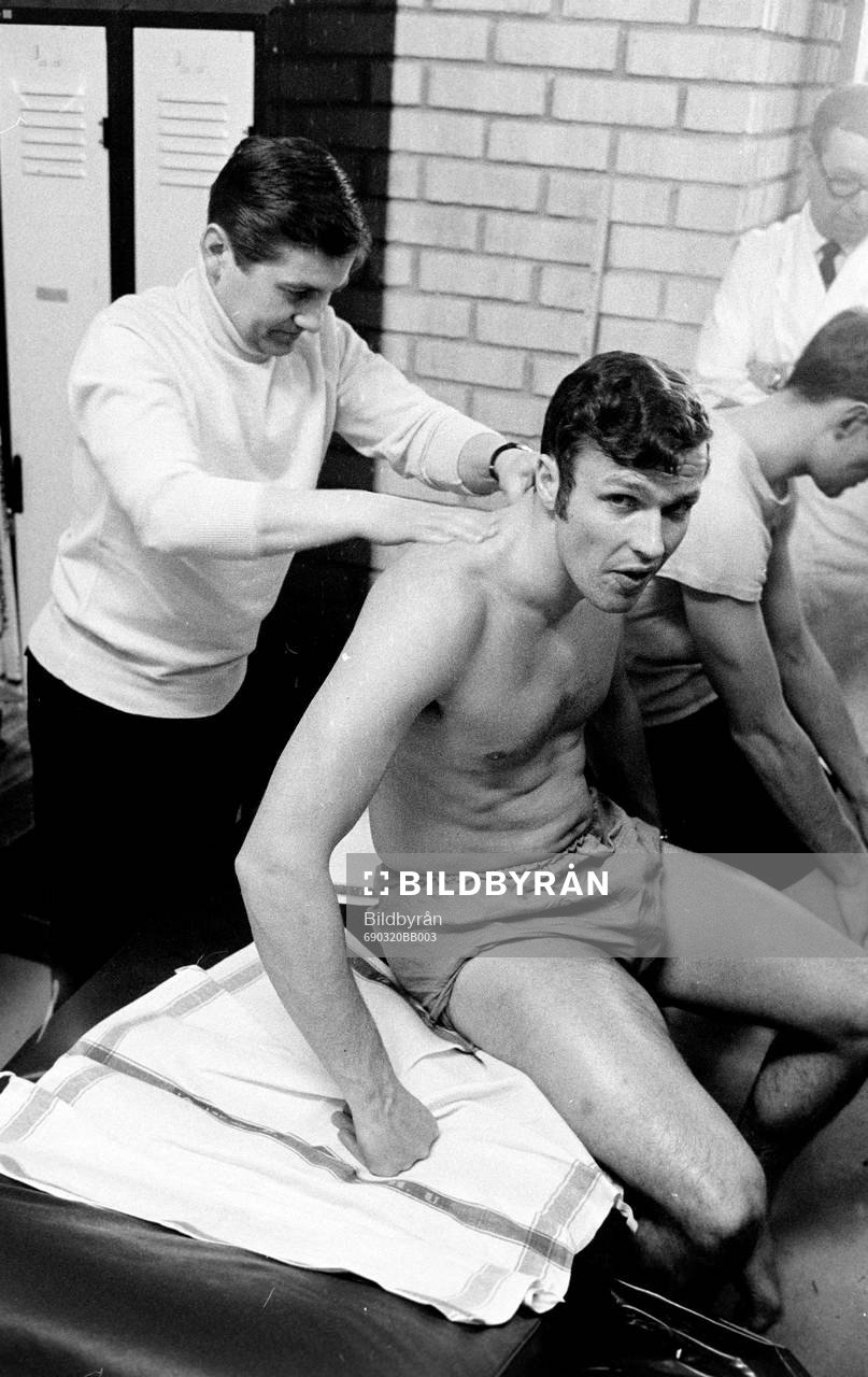 Bert-Ola Nordlander får massage