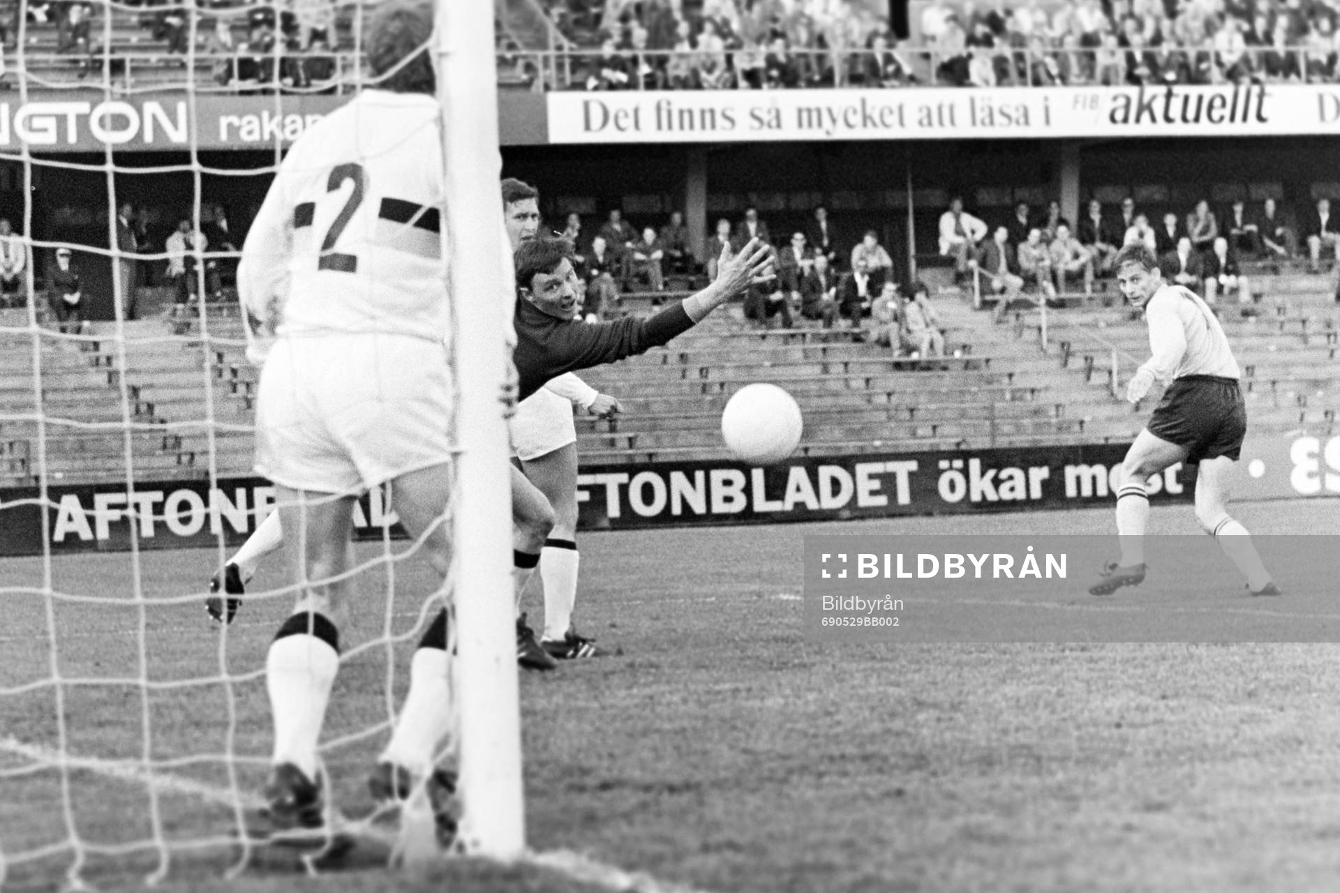 Situation framför AIK:s målvakt Leif Hult