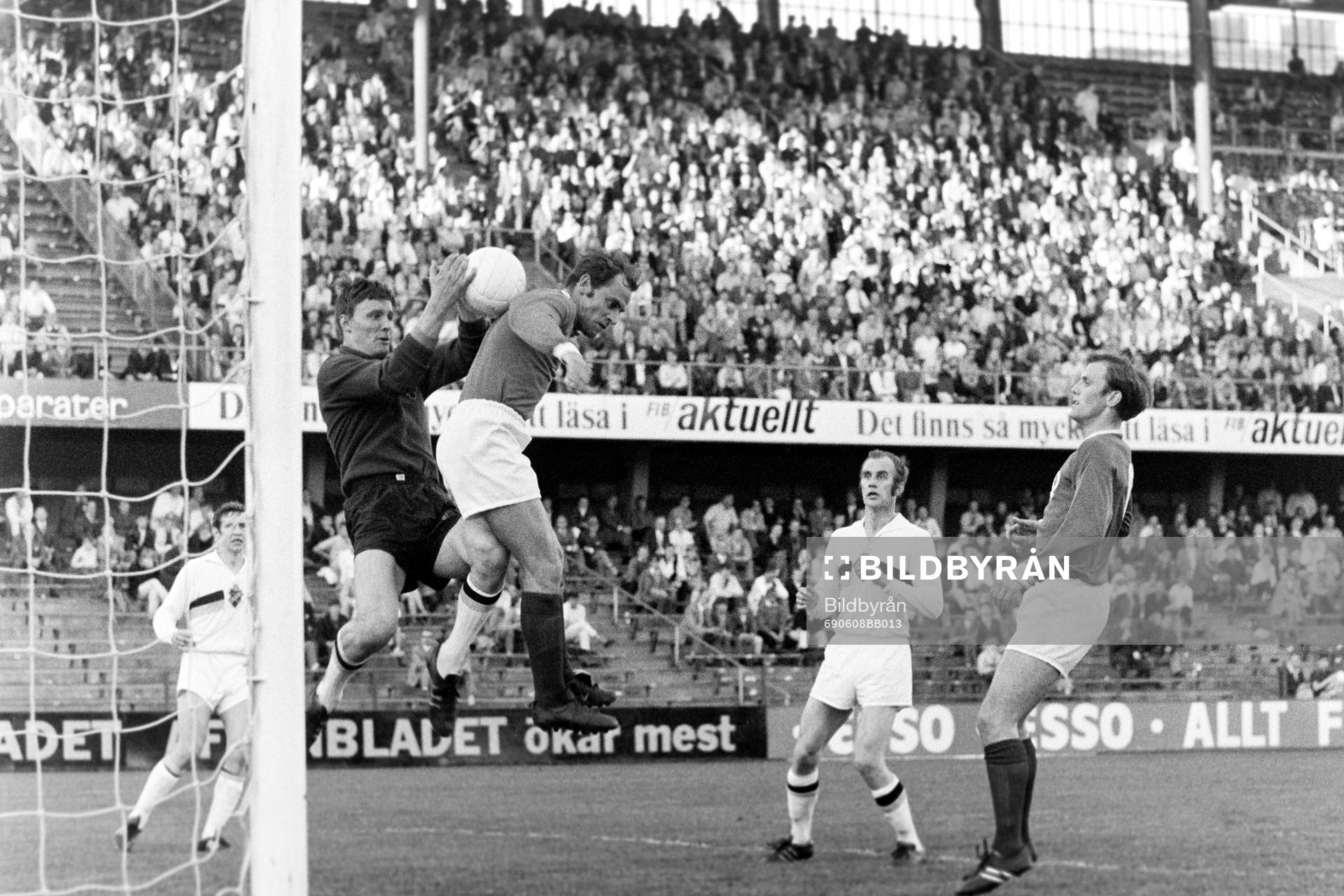 Situation framför AIK:s målvakt Leif Hult