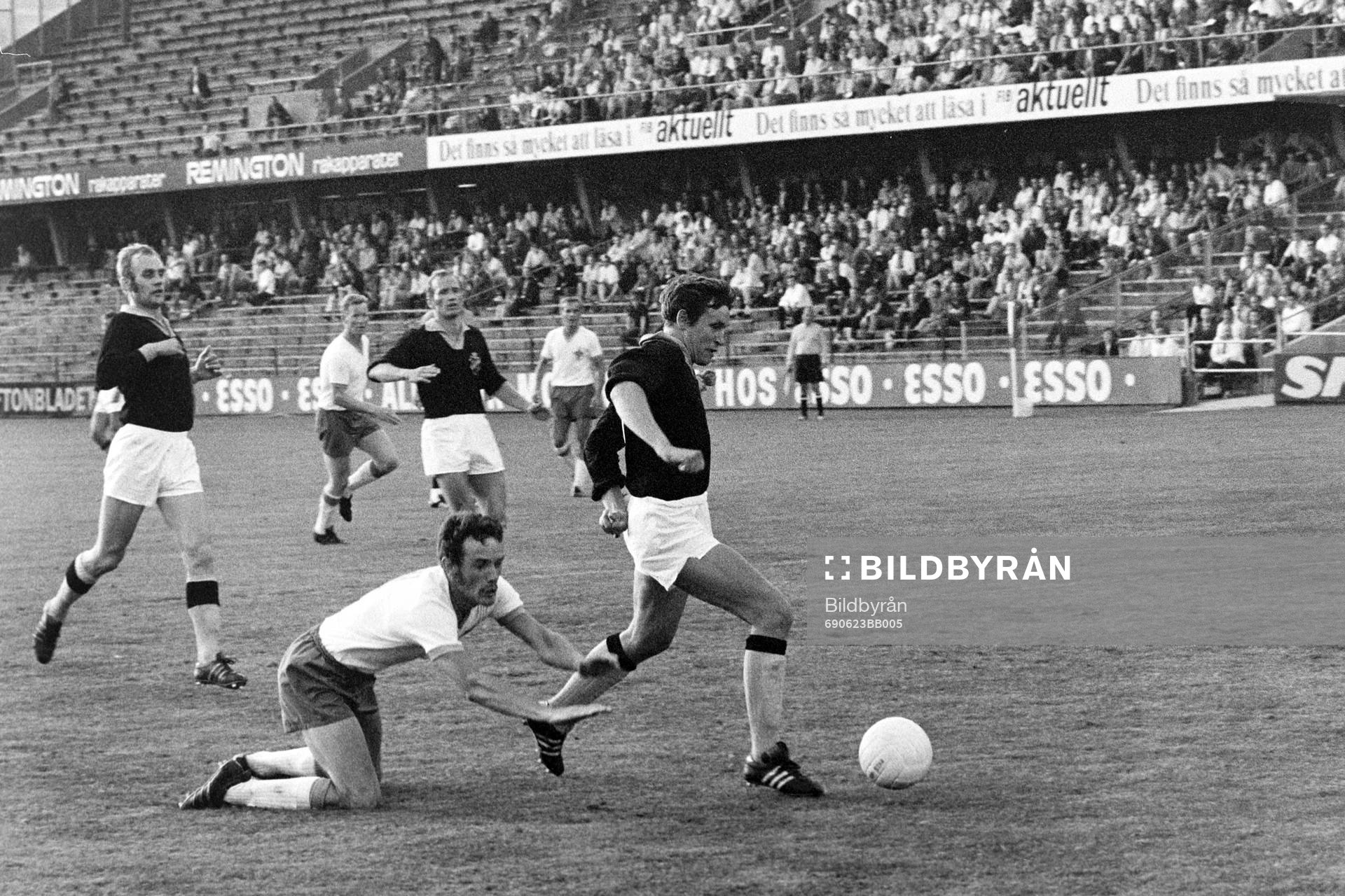 Fotboll, Svenska Cupen, Final, AIK - Norrköping, 0-1: Roland Grip, AIK med bollen.