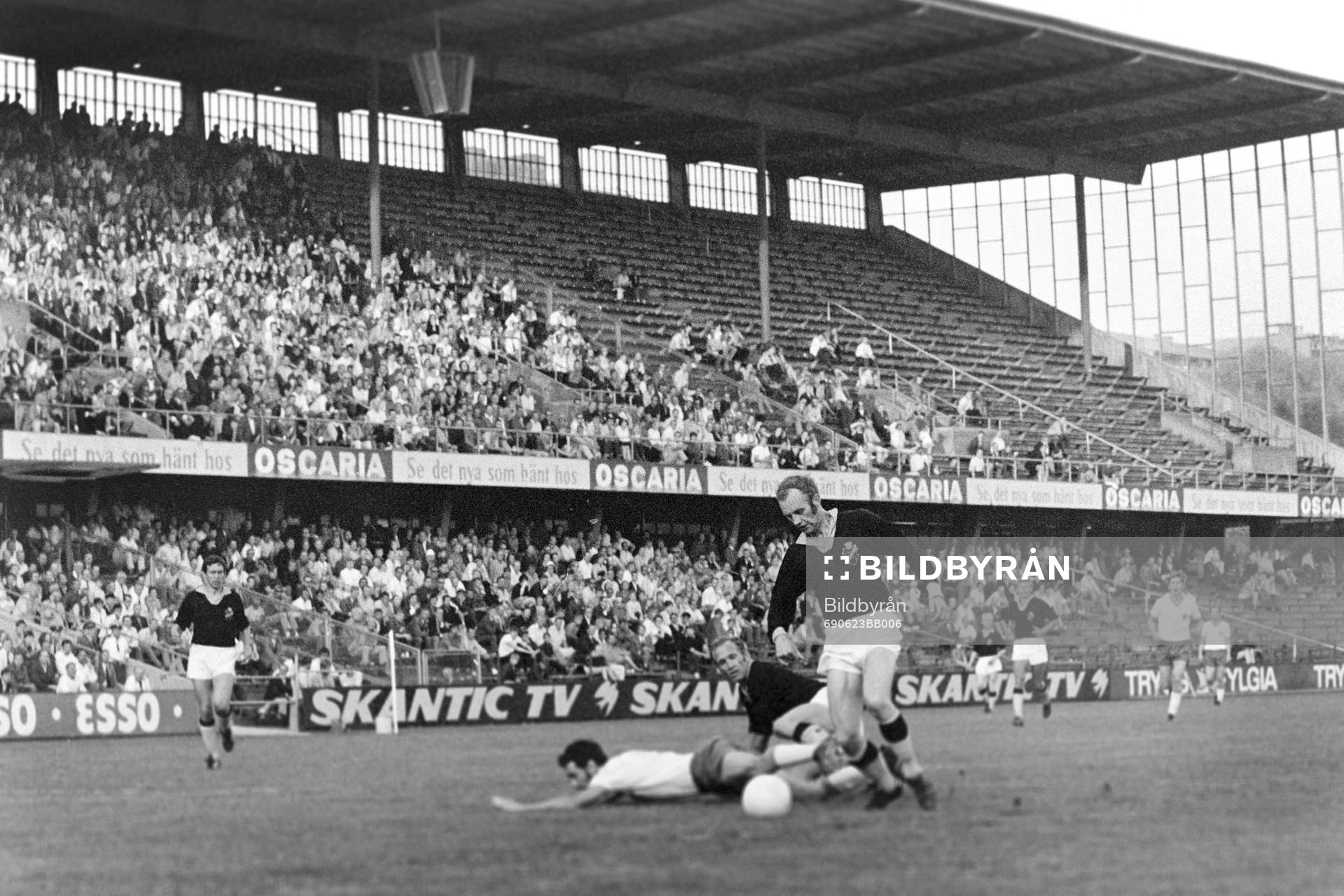 Curt Edenvik, AIK med bollen