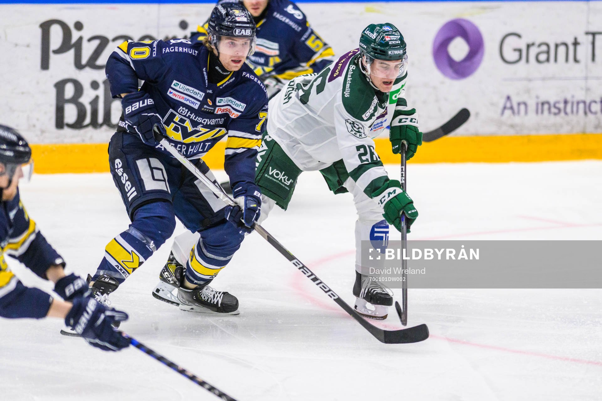 HV71s Marcus Davidsson  och Färjestads Mattias Göransson