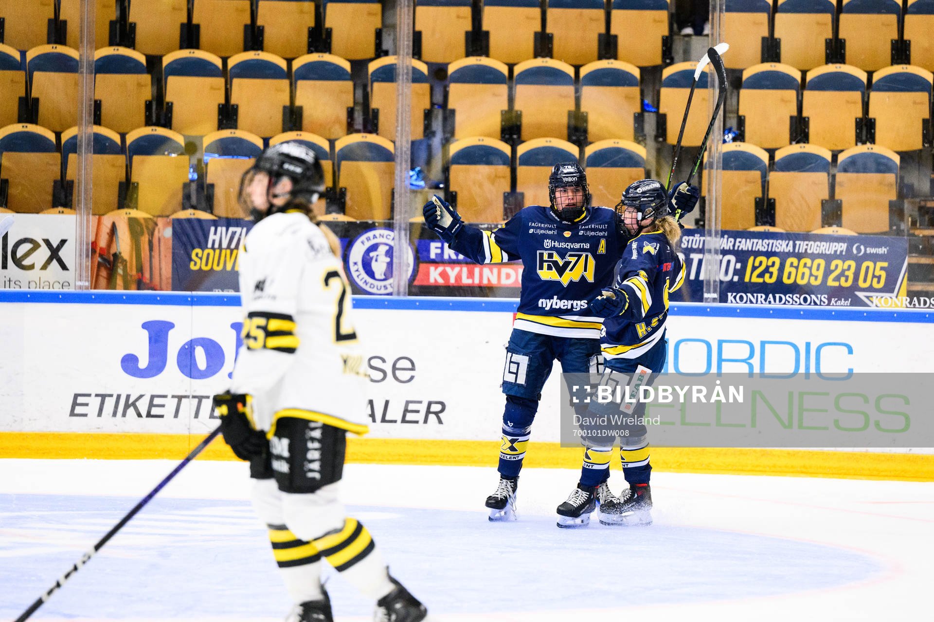 HV71s Elin Svensson jublar