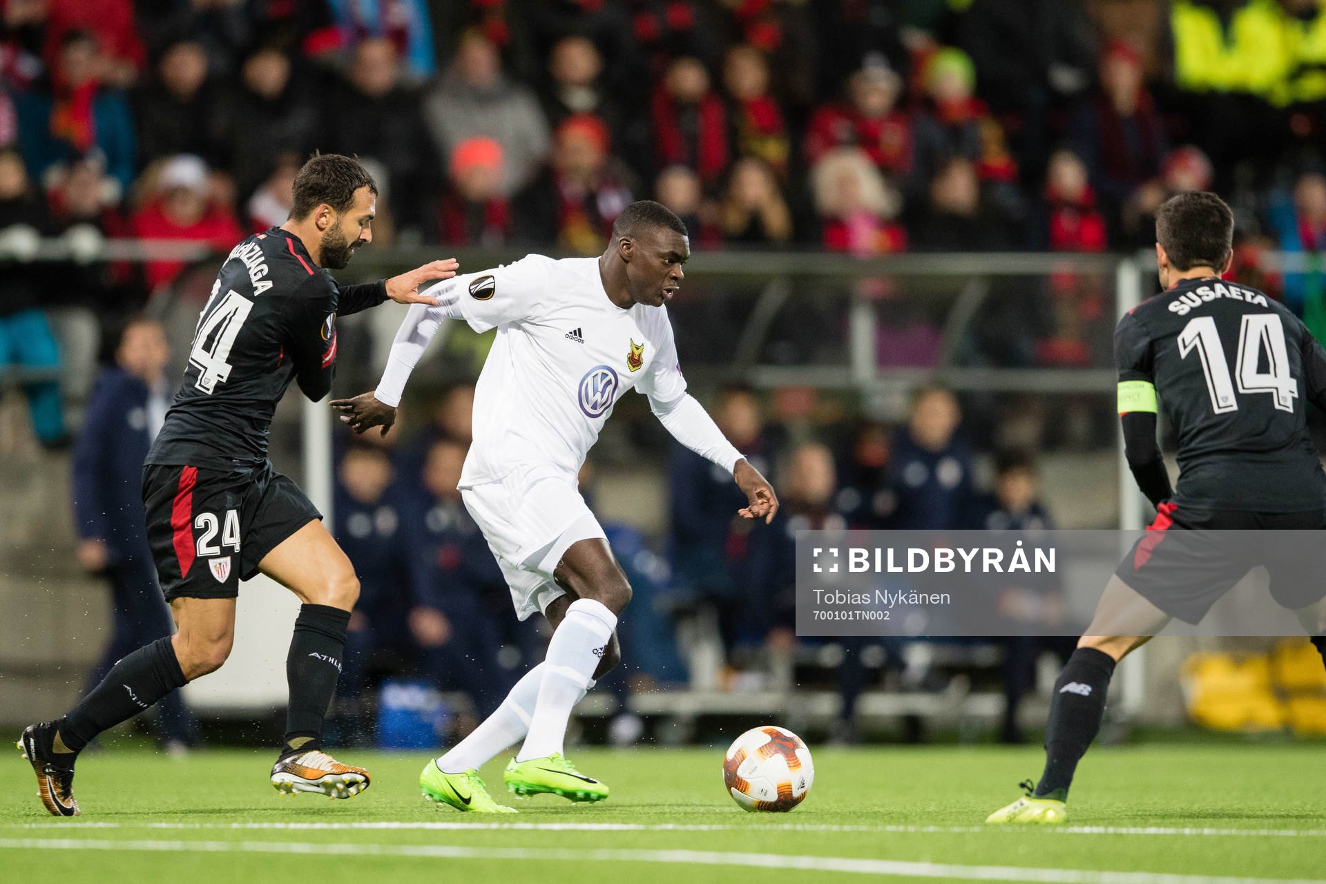 Östersunds Ken Sema mot Athletic Bilbaos Mikel Balenziaga