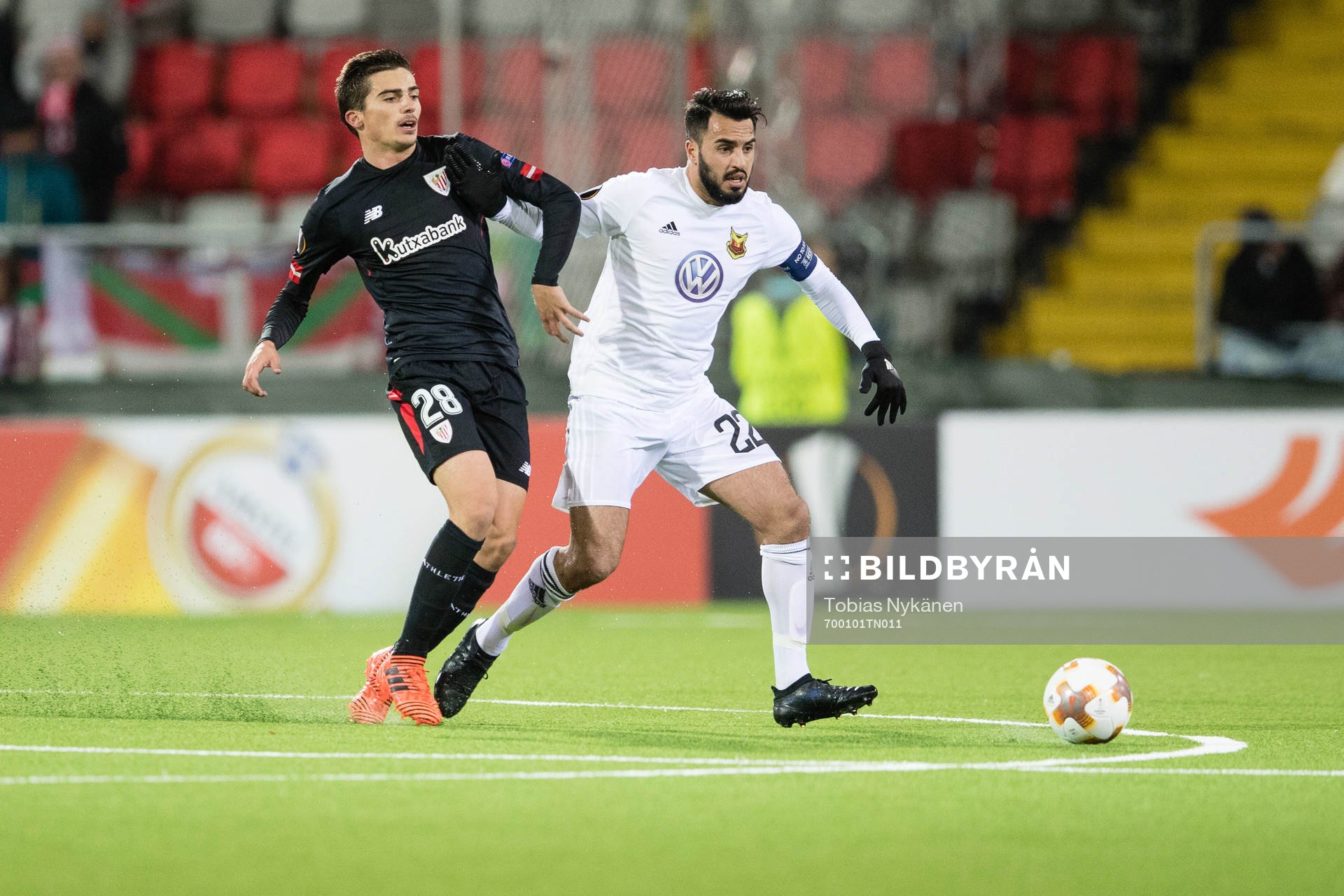 Östersunds Brwa Nouri mot Athletic Bilbaos Inigo Cordoba