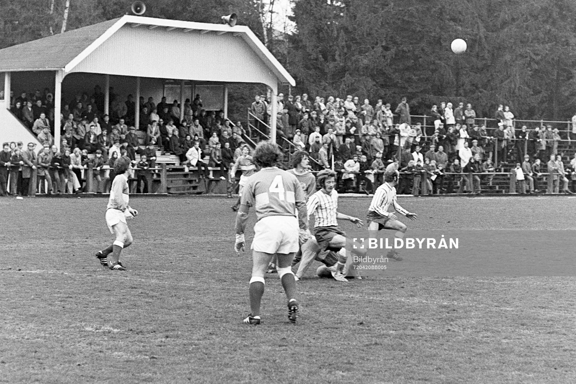 Fotboll, Div 2, Hässleholms IF - IFK Trelleborg: Kamp om bollen.