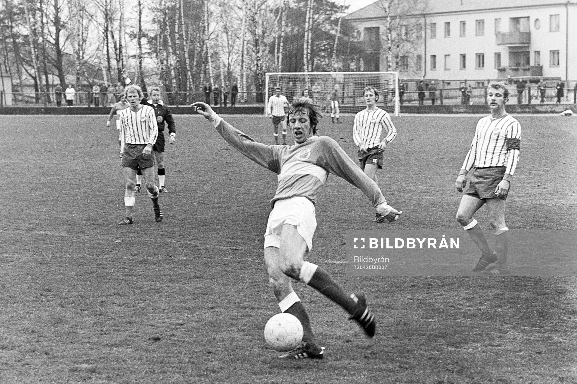 Fotboll, Div 2, Hässleholms IF - IFK Trelleborg: Tommy Svensson, Hässleholm i ett anfall.